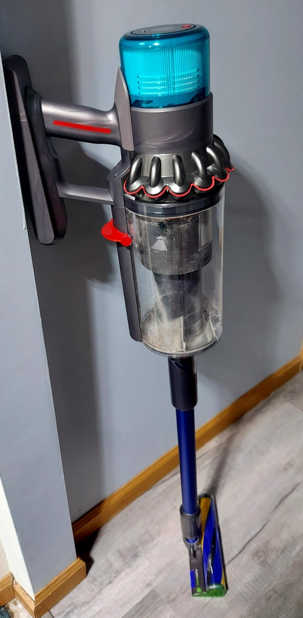 Dyson Gen5outsize Cordless Vacuum, 250AW, 3 Power Modes, Up to 140 Minutes,² XL bin, Illumination Reveals dust, HEPA Filtration, All Floor Types customer photo 1
