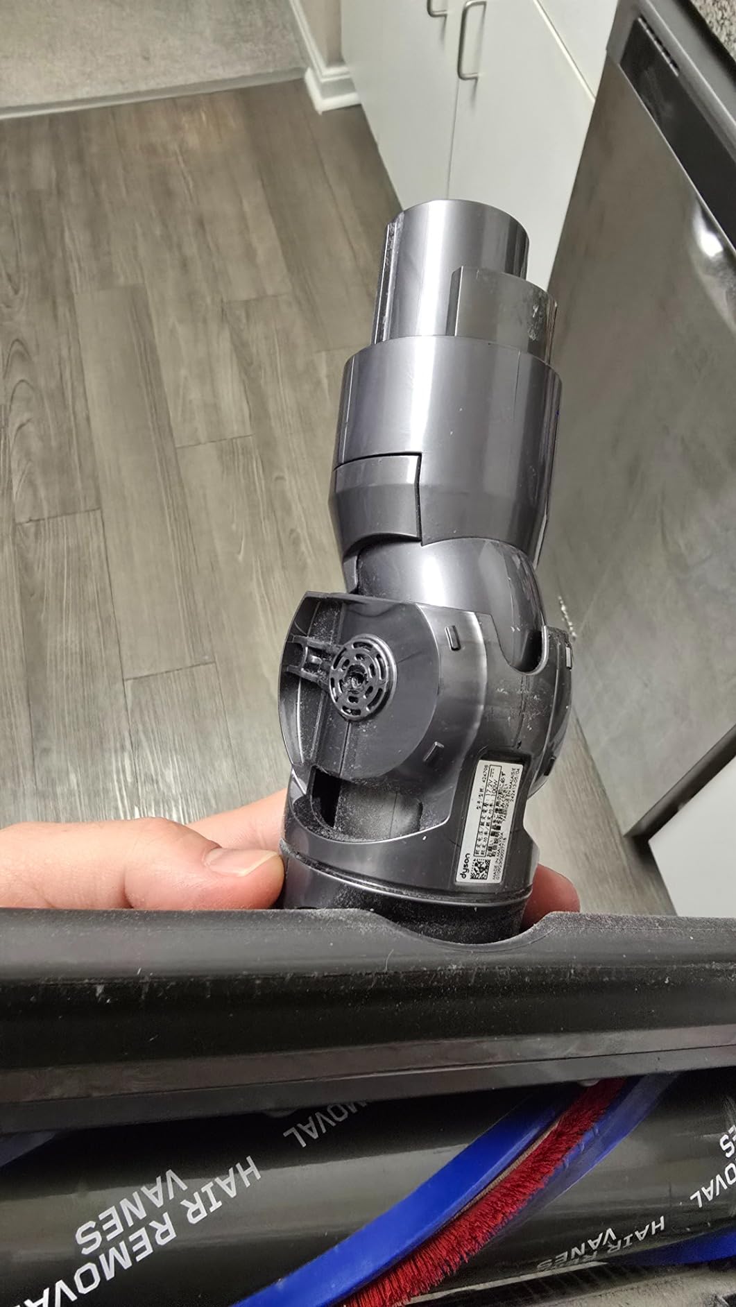 Dyson Gen5outsize Cordless Vacuum, 250AW, 3 Power Modes, Up to 140 Minutes,² XL bin, Illumination Reveals dust, HEPA Filtration, All Floor Types customer photo 2