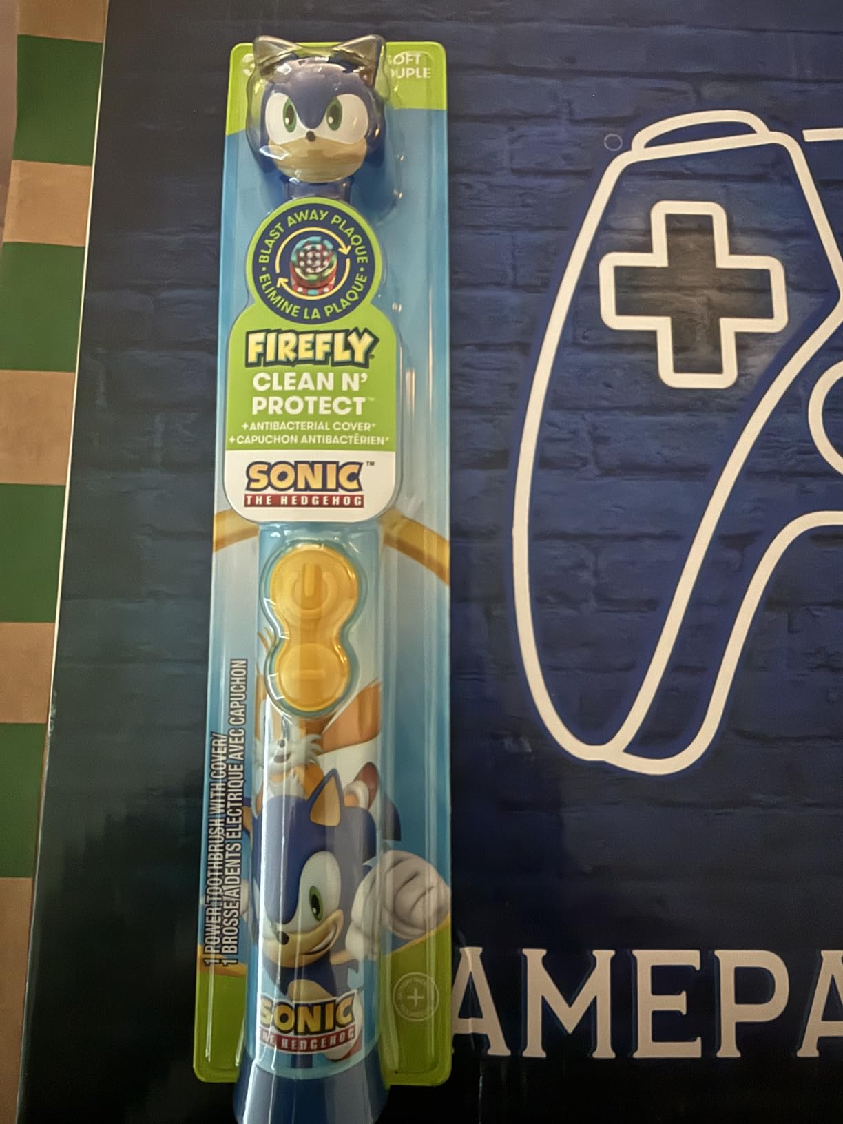 FIREFLY Clean N' Protect, Sonic The Hedgehog Toothbrush with 3D hygienic Cover, Premium Soft Bristles, Anti-Slip Grip Handle, Battery Included, Ages 3+, 3 Piece Set (Pack of 1) customer photo 1