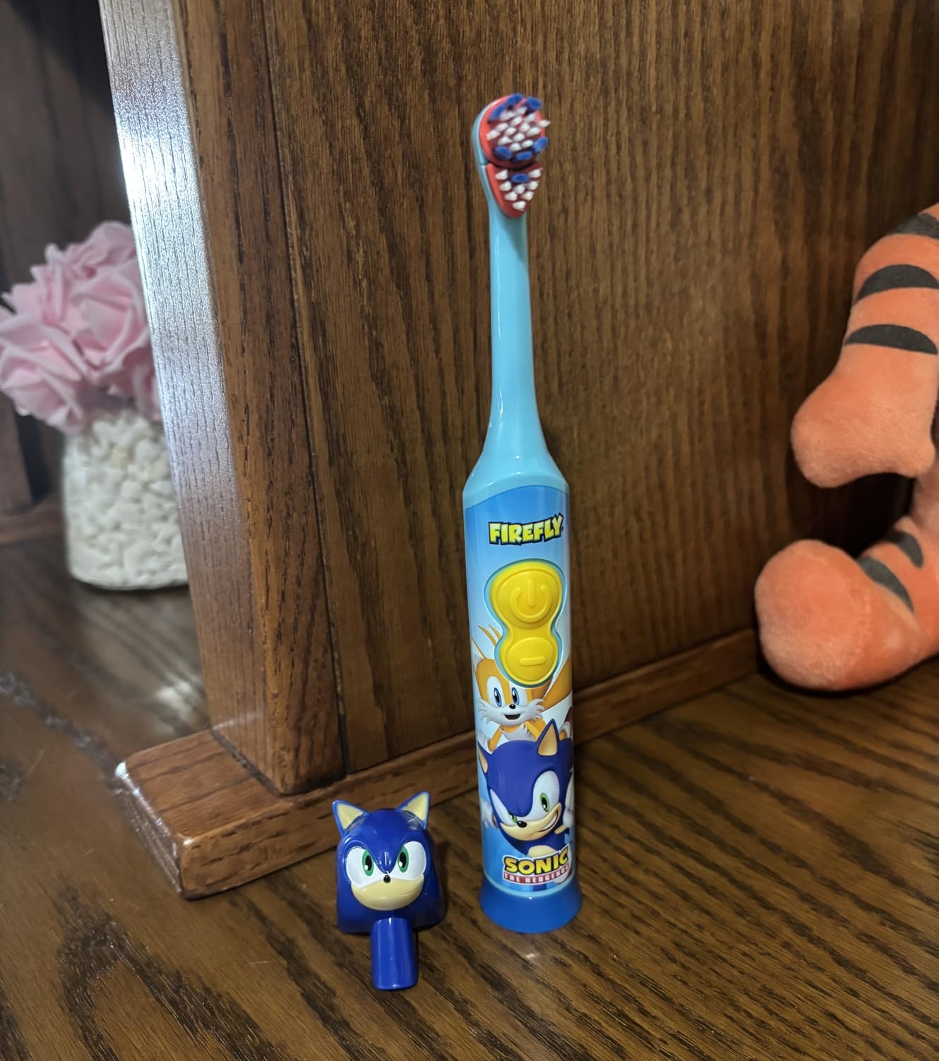 FIREFLY Clean N' Protect, Sonic The Hedgehog Toothbrush with 3D hygienic Cover, Premium Soft Bristles, Anti-Slip Grip Handle, Battery Included, Ages 3+, 3 Piece Set (Pack of 1) customer photo 2