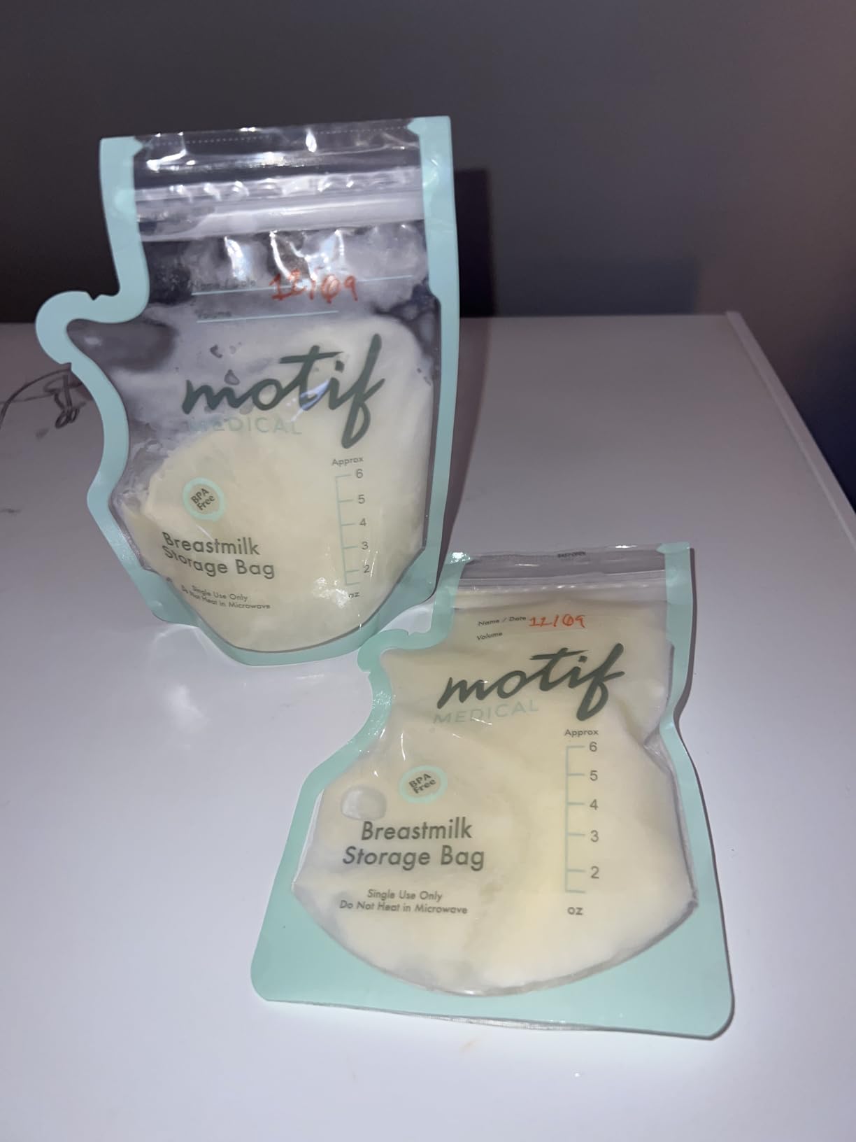 Motif Medical Breastmilk Storage Bags, 100 Count | 100-Pack Of 6oz Freezer Bags - Convenient Easy-Pour Spout - Leakproof Double Zipper - Write-On Label customer photo 2