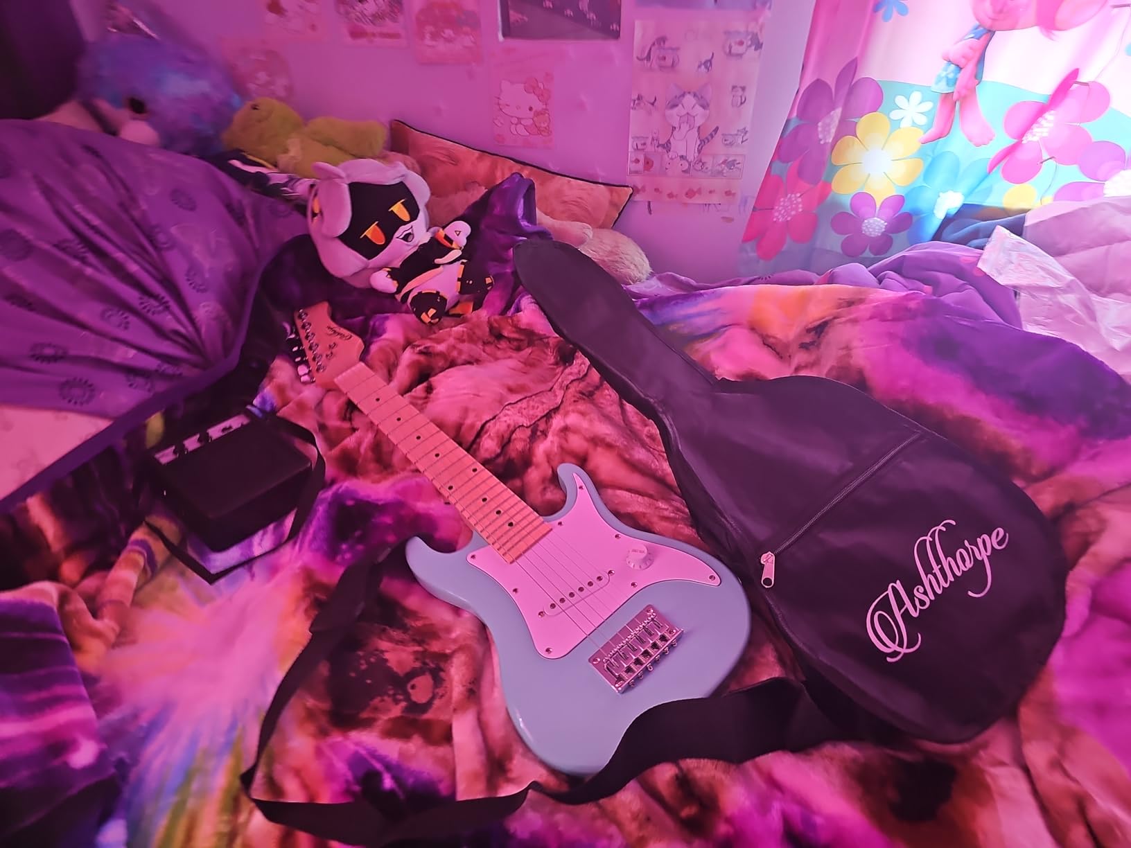 Ashthorpe 30-inch Kids Electric Guitar Beginner Kit with Amplifier (Pink), Basic Starter Package w/Gig Bag, Strings, Strap, Picks customer photo 1