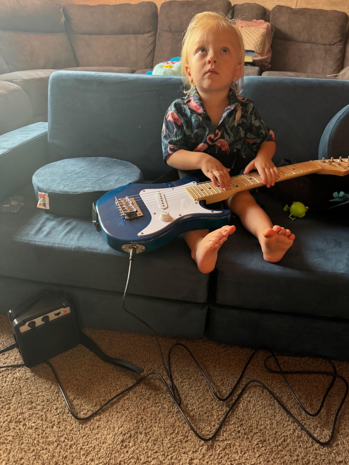 Ashthorpe 30-inch Kids Electric Guitar Beginner Kit with Amplifier (Pink), Basic Starter Package w/Gig Bag, Strings, Strap, Picks customer photo 2