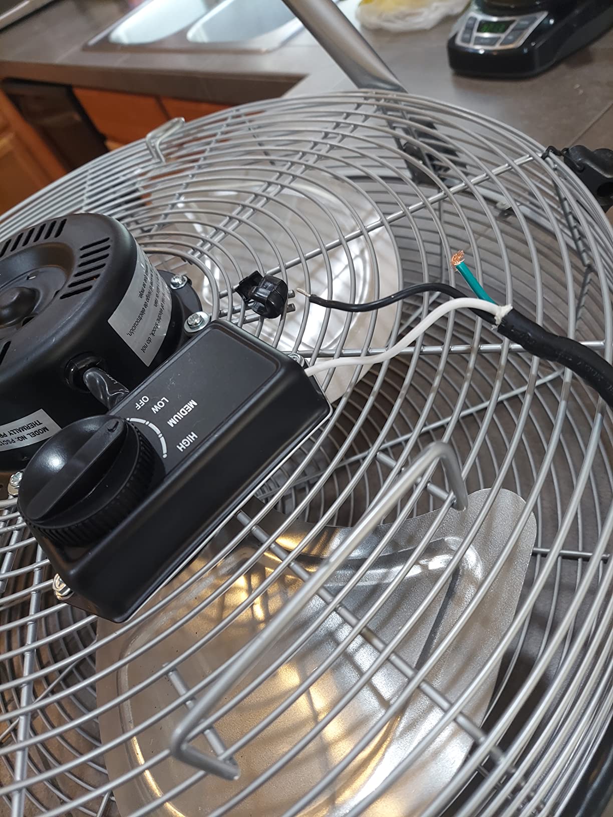 iLIVING 20 Inches 5703 CFM Heavy Duty High Velocity Barrel Floor Drum Fan With DC Brushless Motor, Stepless Speed Adjustment for Workshop, Garage, Commercial or Industrial Environment, UL Safety Listed customer photo 1