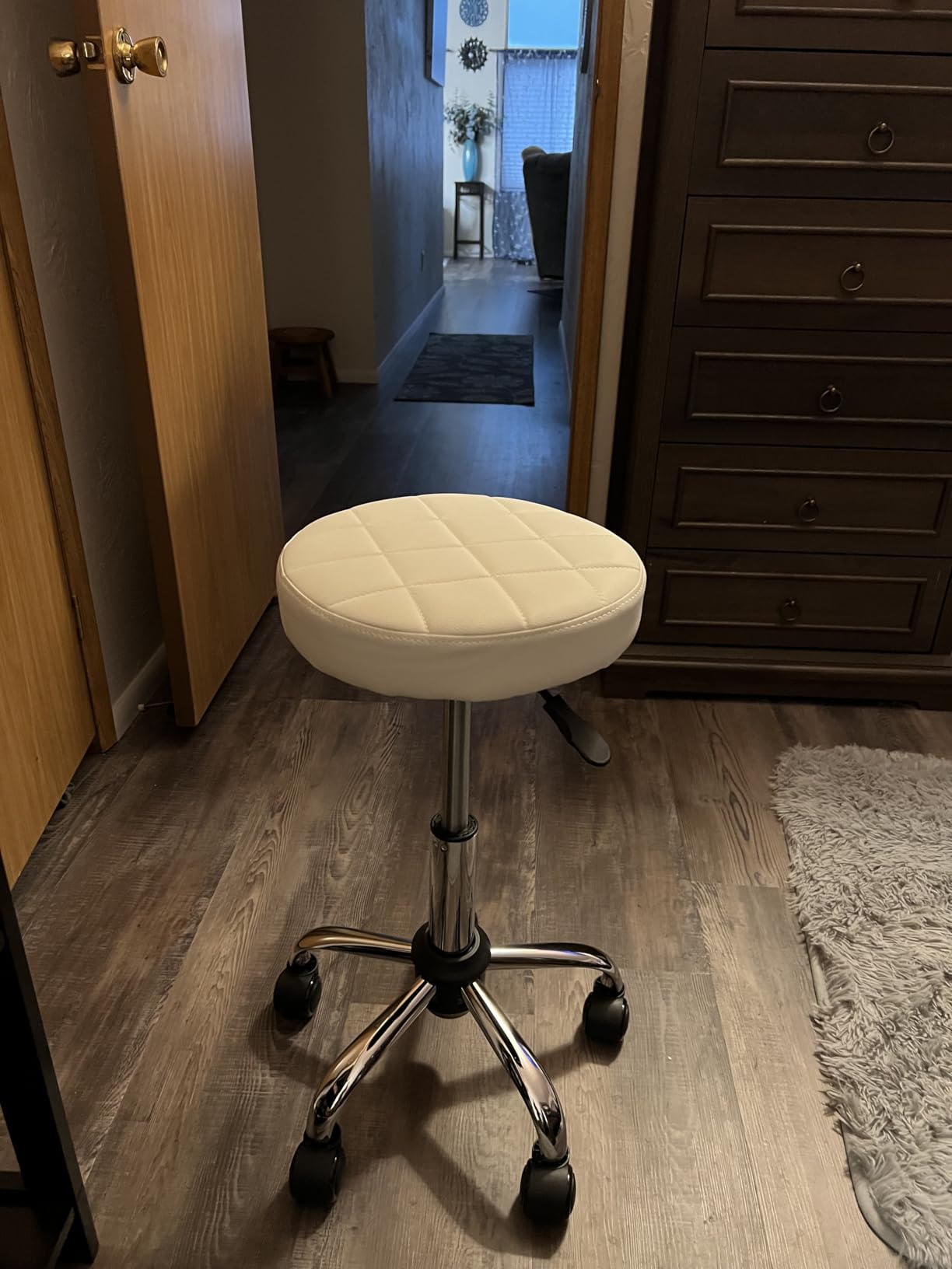 BFTOU Black Classic Swivel Stool with Wheel for Salon Work Home SPA Shop Height-Adjustable Rolling Stool Chair Small customer photo 2