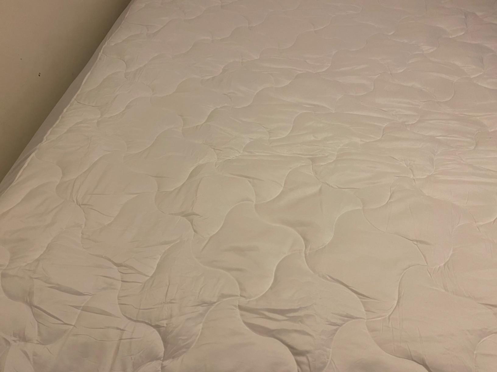 SLEEP ZONE Mattress Pad Twin Size, Elastic Fitted Mattress Protector for Kids, Deep Pocket 8~21 inch Mattress Topper, Machine Washable, Microfiber, Easy Care (Beige, Twin) customer photo 2
