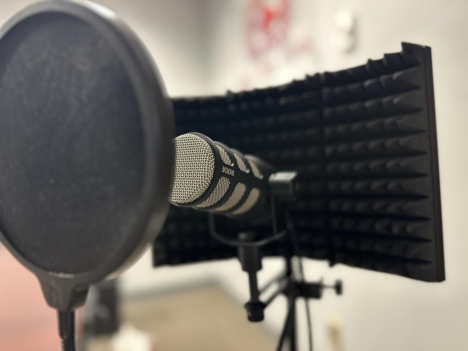 TONOR Isolation Shield Pack for Mic, Acoustic Foam Shield with Pop Filter & Tripod Stand, Foldable Design, Compatible with Blue Yeti, AT2020, Recording, Podcasts, Singing, Max 70 inch, Stand Included customer photo 1