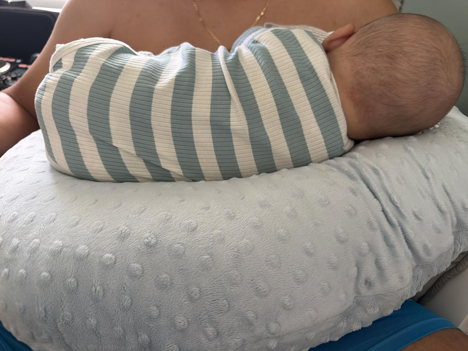 ESEN Baby Nursing Pillow and Body Positioner for Breast Feeding and Bottle Feeding, Ultra Soft Baby Breastfeeding Pillows with Removable Nursing Pillow Cover for More Support for Mom and Baby (Pink) customer photo 1