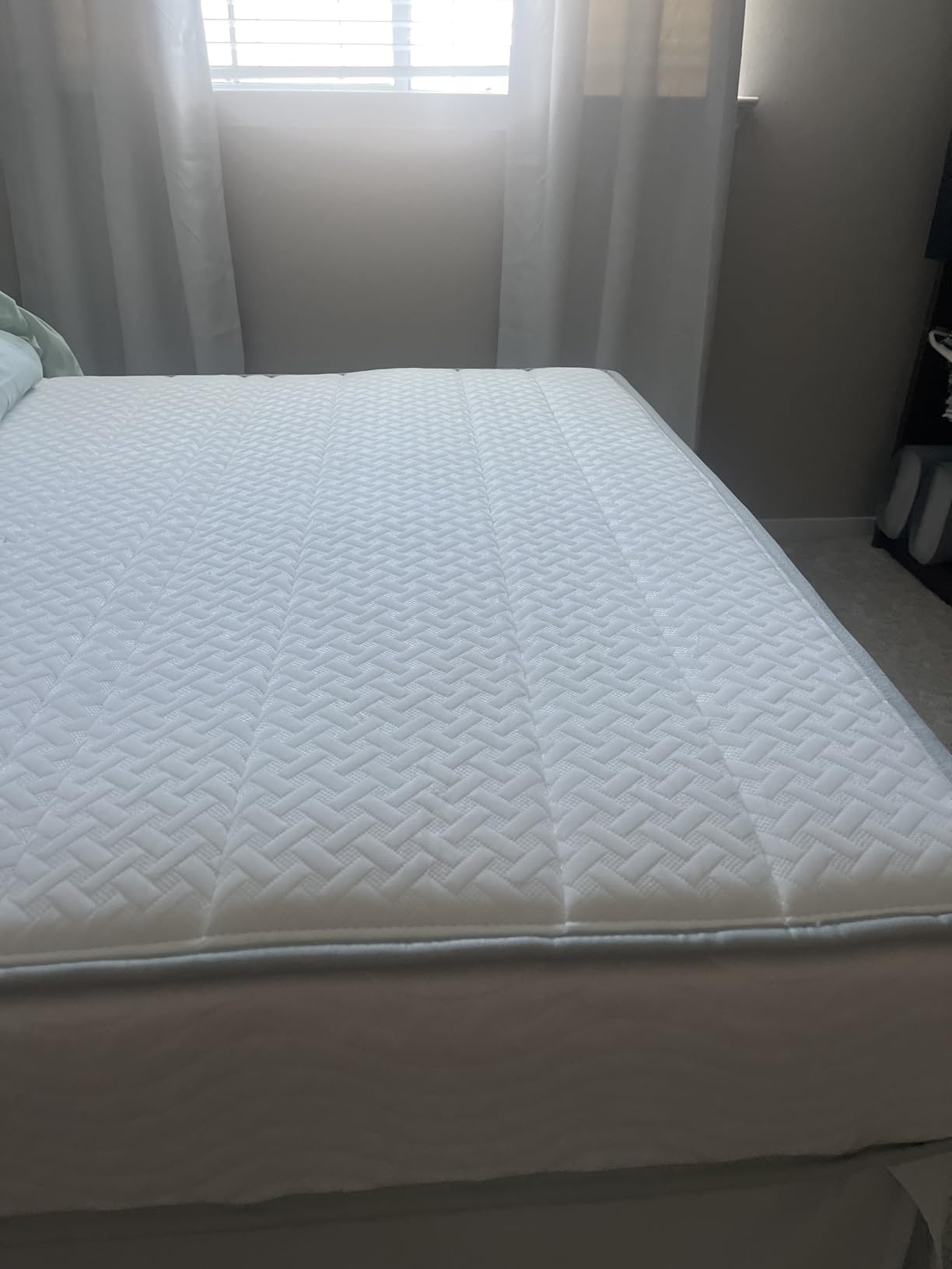Zinus 8 Inch Twin Foam and Spring Hybrid Mattress, Medium Feel customer photo 1