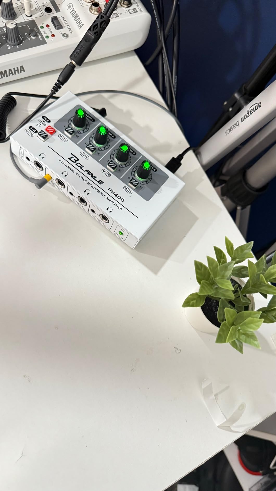 Bolanle PH400 4-Channel Headphone Amplifier 8-Output 3.5mm 6.35mm 250Ω customer photo 2
