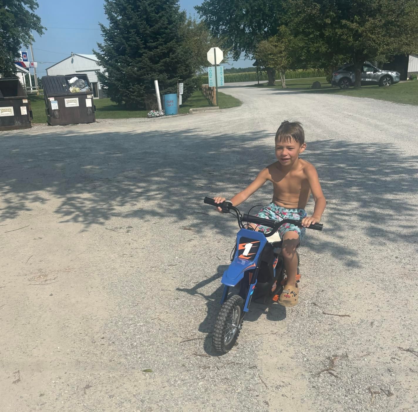 24V Kids Electric Dirt Bike 250W Motor Off-Road Motorcycle, 13.6MPH Fast Speed Powerful Motorcycle for Kids, Electric Mini Bike with Twist Grip Throttle, Leather Seat, Metal Suspension, Rubber Tires customer photo 1