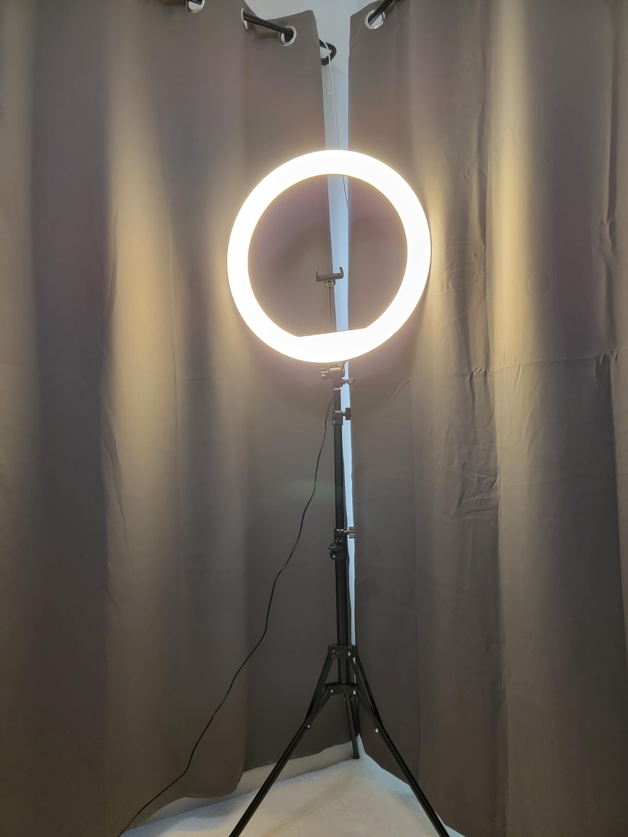 Hagibis 21 inch Ring Light with Stand Outer 55W 5600k Dimmable LED Light, Tripod Stand,and Phone Holder，Remote Controller,Carrying Bag ，CRI 97+ 2540lux, for Streaming Home Office Zoom Call Lighting customer photo 1