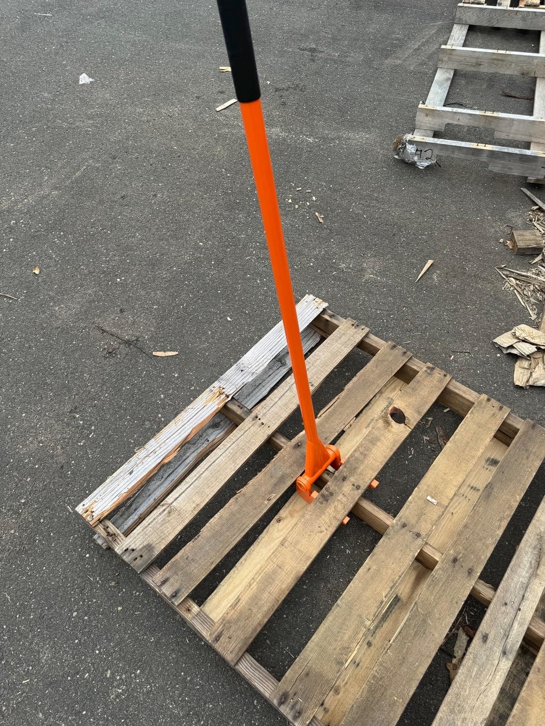 Insaga 50 inch Pallet Buster Articulating Pivoting Deck Board Removal Tool | Fully Welded Pallet Buster Tool, 250 LBS Load Pallet Dismantling Tool, 4 inch Fork, Ergonomic Grip, One Piece Handle customer photo 2
