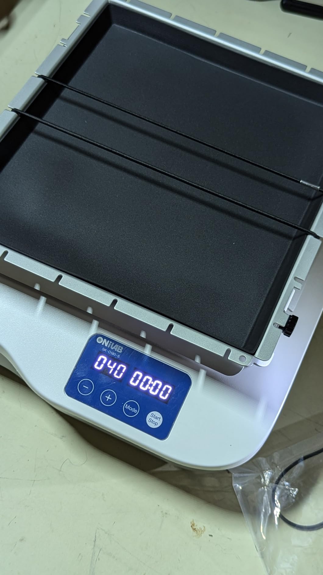 ONiLAB Digital Orbital Shaker, 40-200RPM, 2kg Capacity, LED Display | Continuous Mode or Timer Mode (1min-99H59min), Ideal for Labs & Classrooms customer photo 1