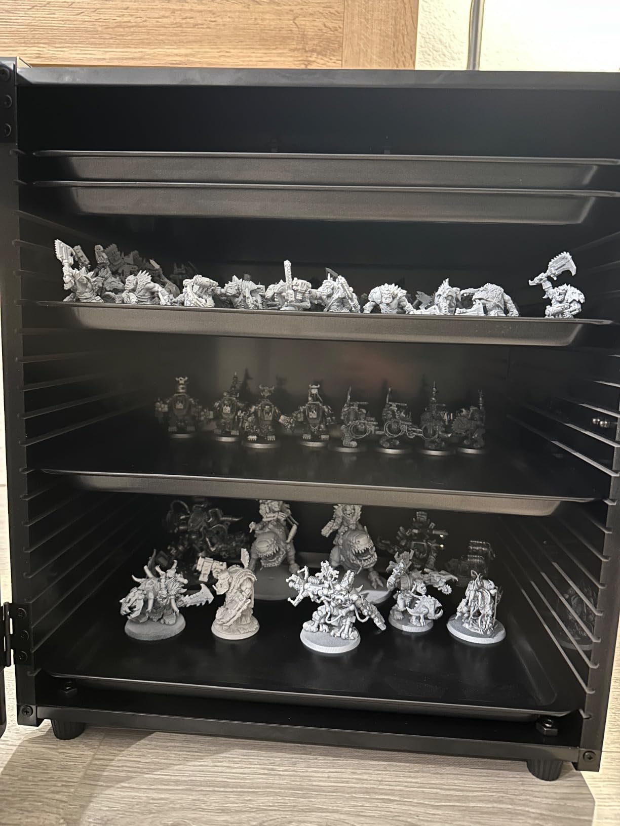 Miniature Storage Case, Minatures Transport Case, Stackable Miniature Carrying Case, Easy Transportation And Storage For Warhammer 40k (Large Size) customer photo 1