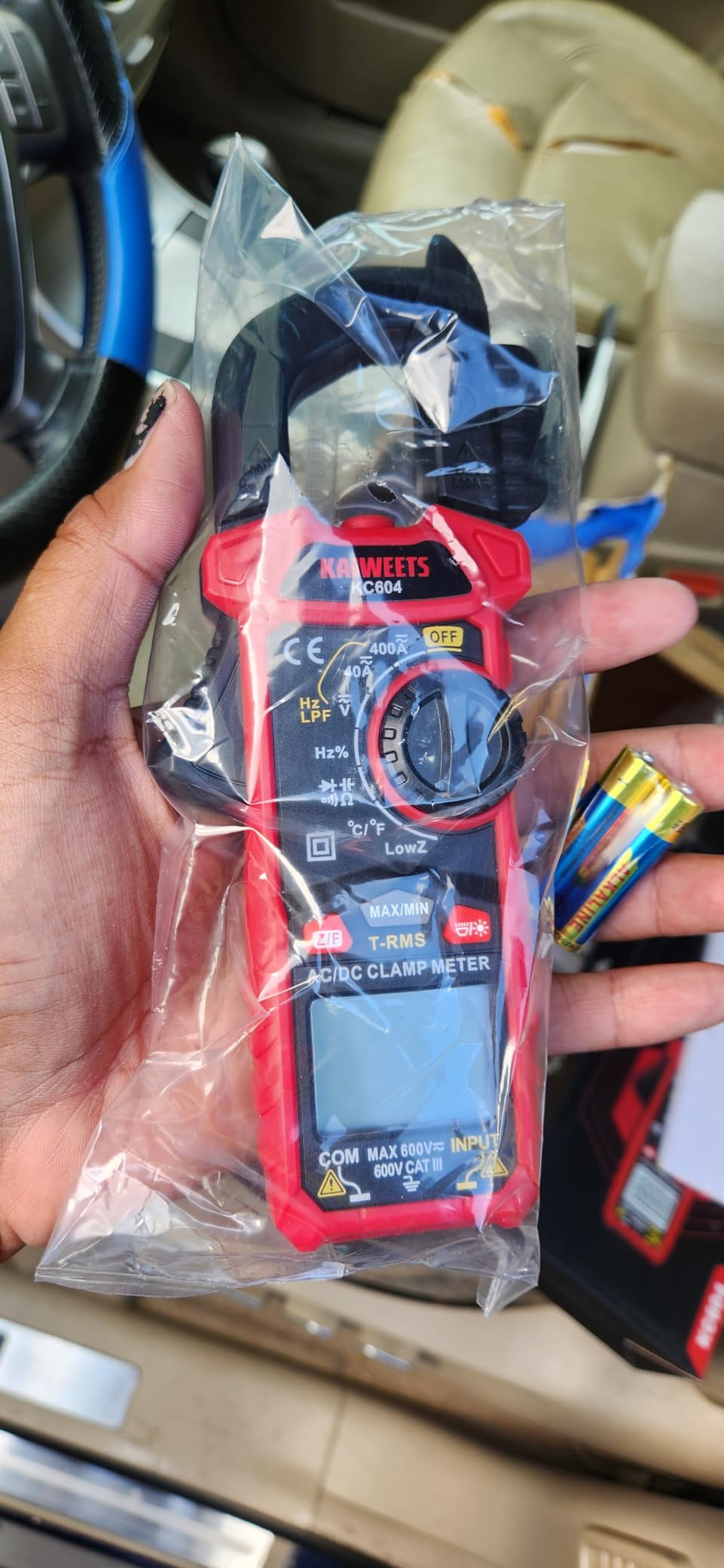 KAIWEETS Digital Clamp Meter Multimeter with D-Shaped Jaw for AC/DC Current & Voltage, Auto-ranging 4000 Counts Voltage Tester with Flashlight Backlight, Measuring Temperature Continuity Diode NCV customer photo 1
