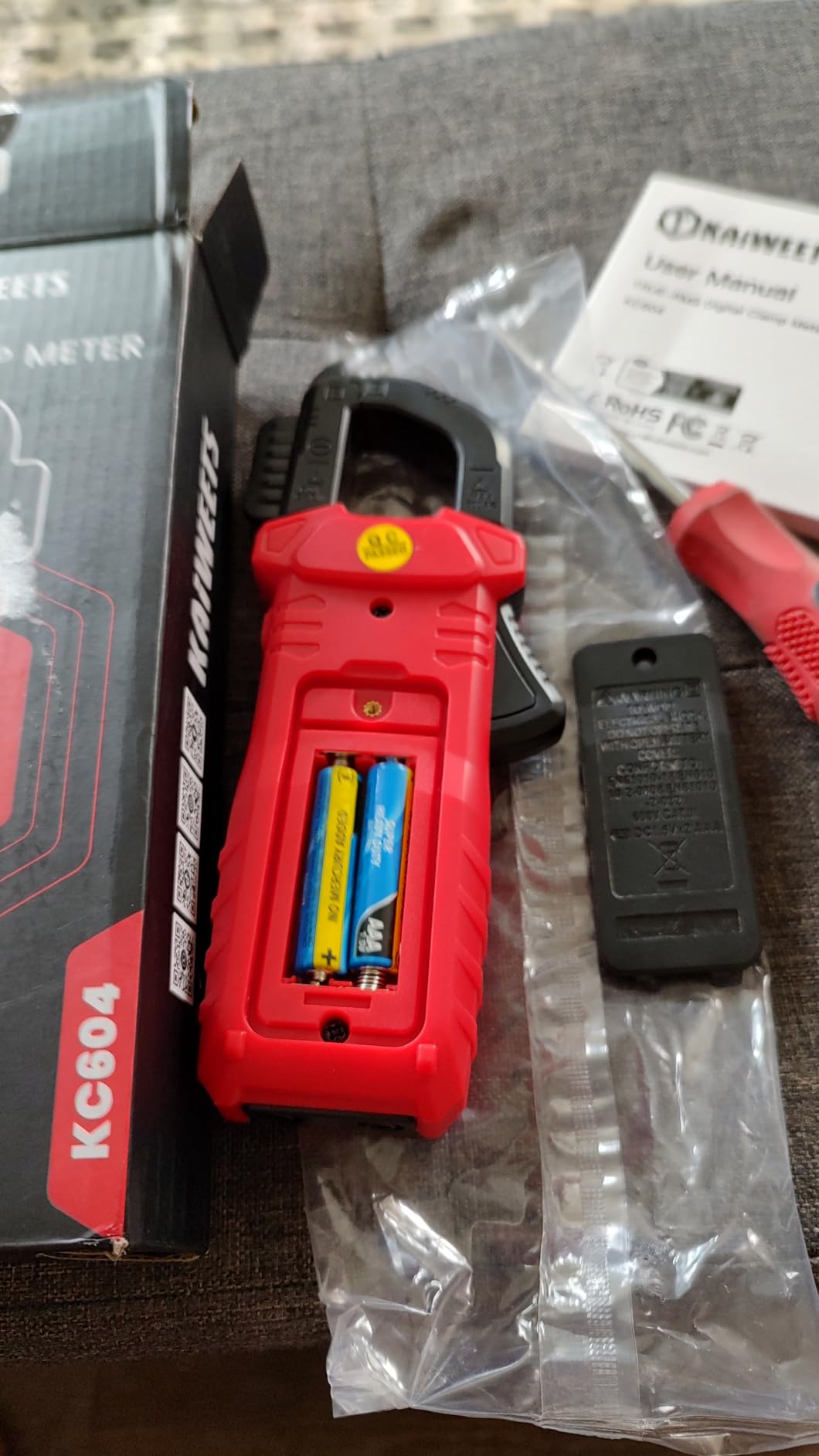 KAIWEETS Digital Clamp Meter Multimeter with D-Shaped Jaw for AC/DC Current & Voltage, Auto-ranging 4000 Counts Voltage Tester with Flashlight Backlight, Measuring Temperature Continuity Diode NCV customer photo 2