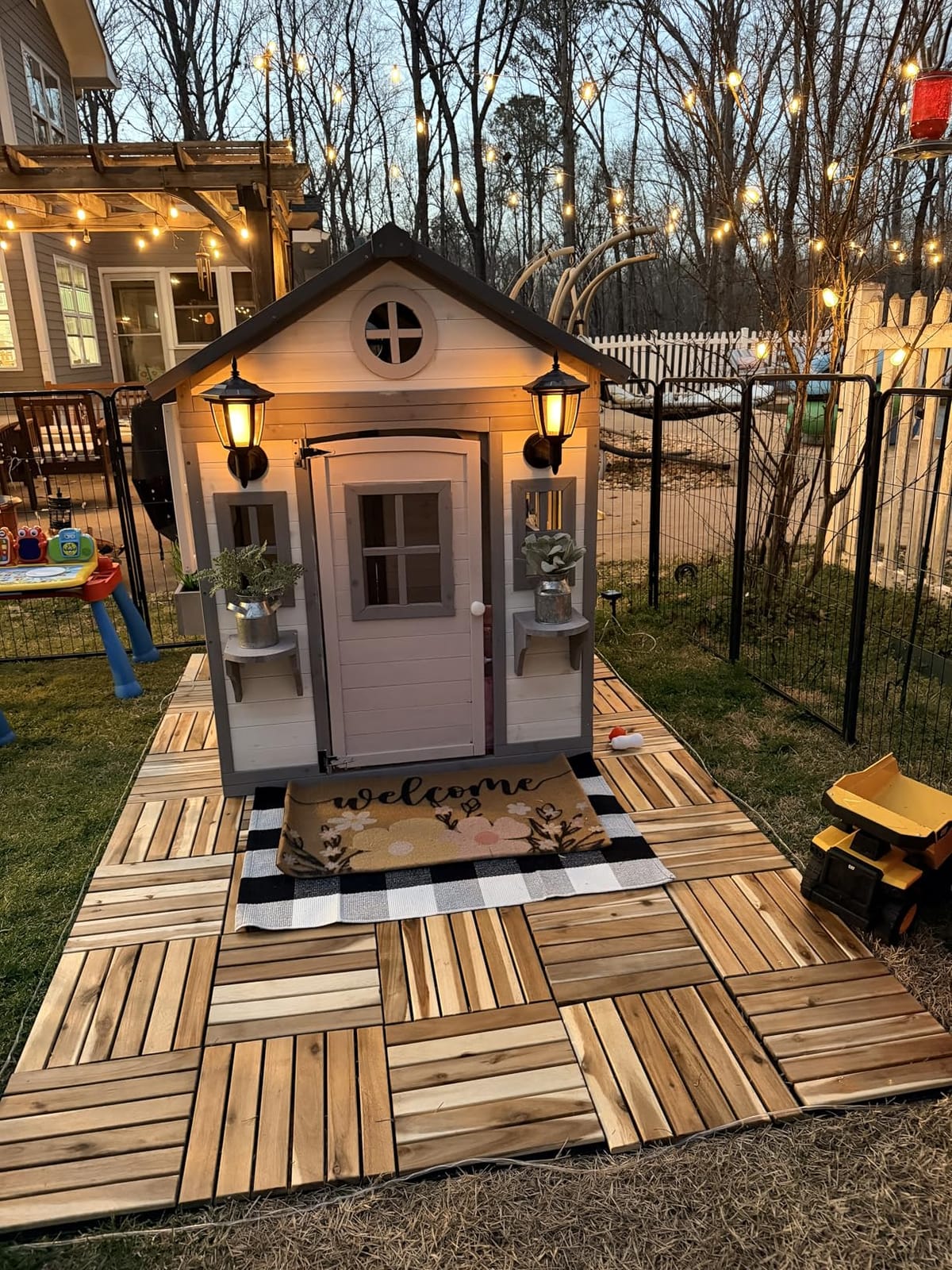 Outsunny Outdoor Kids Playhouse with Dutch Door for Toddlers 3-8, Beige customer photo 2