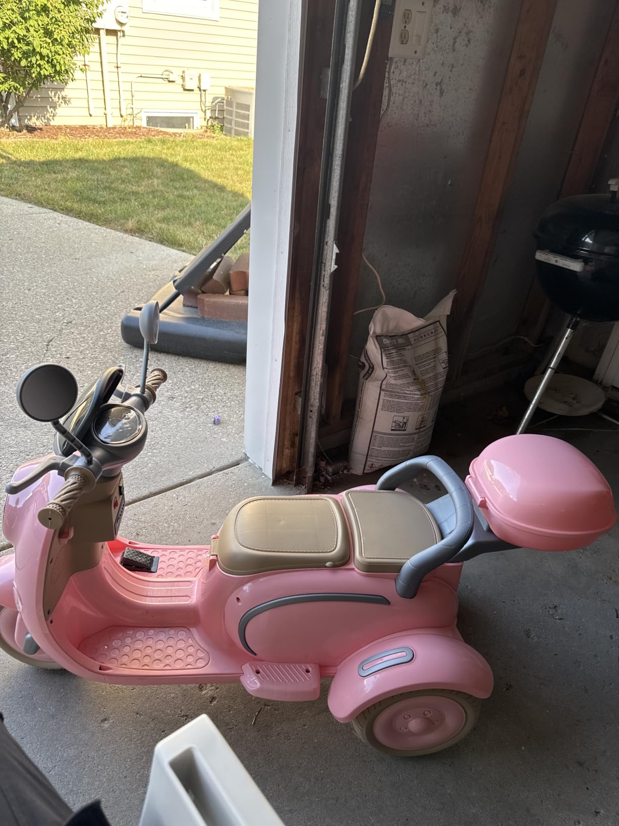 HEIMILI 12V 2-Seater Ride on Motorcycle for Kids, Girls' Dual-Motor Electric Scooter, 3-Wheel Electric Motorcycle with MP3 & Bluetooth, Suitable for Ages 3-6 customer photo 1