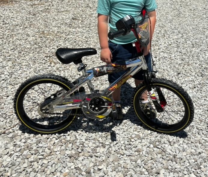 Dynacraft Hot Wheels BMX Bike for Boys, 12-18 Inch Kids Bike, Ages 3-9, Rev Grip Handlebar Feature, Red & Black customer photo 1