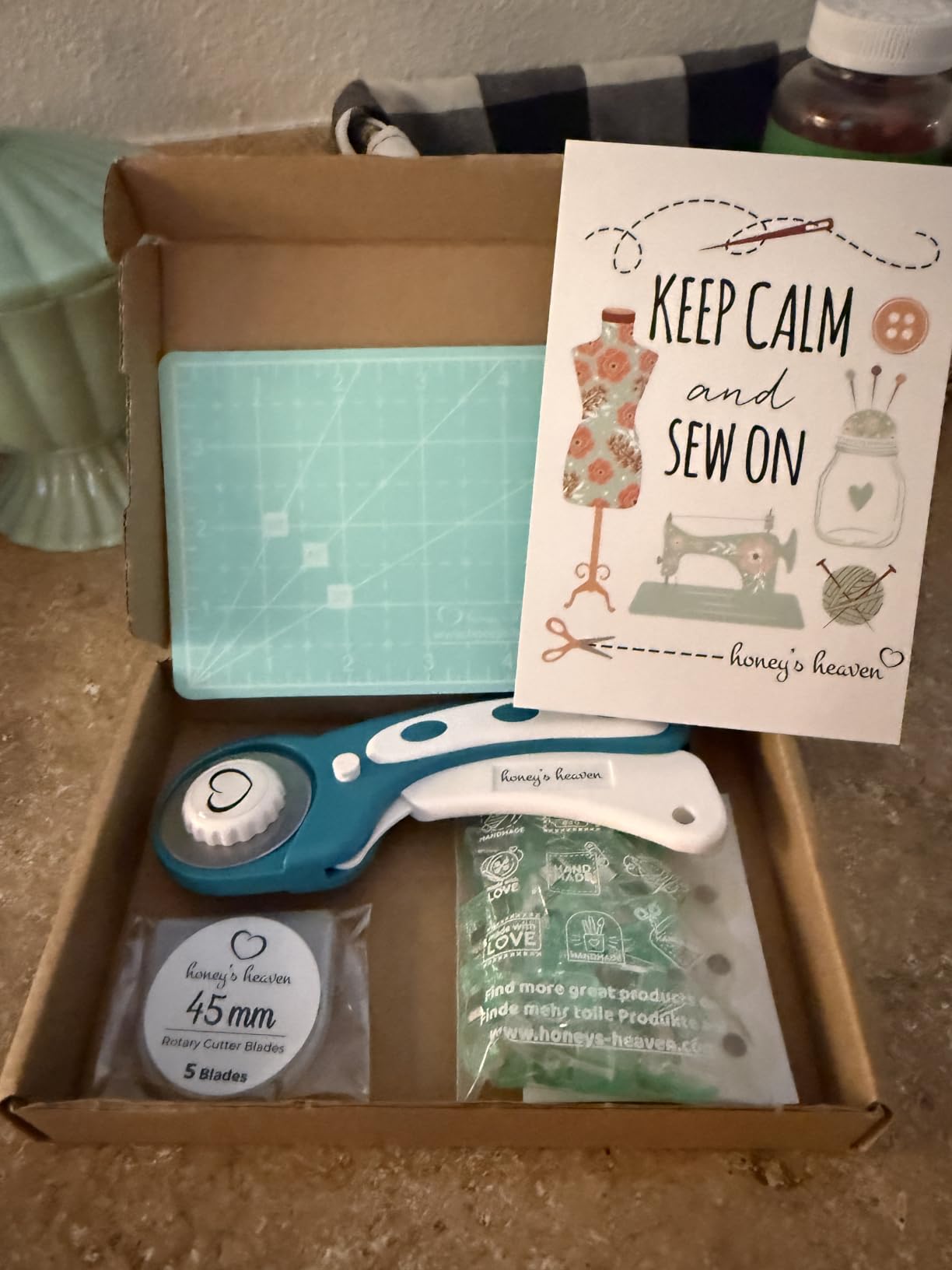 Honey's Heaven Rotary Cutter Set - Quilting Kit incl. 45mm Fabric Cutter, 5 Replacement Blades, A6 Cutting Mat and Craft Clips - Ideal for Crafting, Sewing, Patchworking, Crochet & Knitting customer photo 2