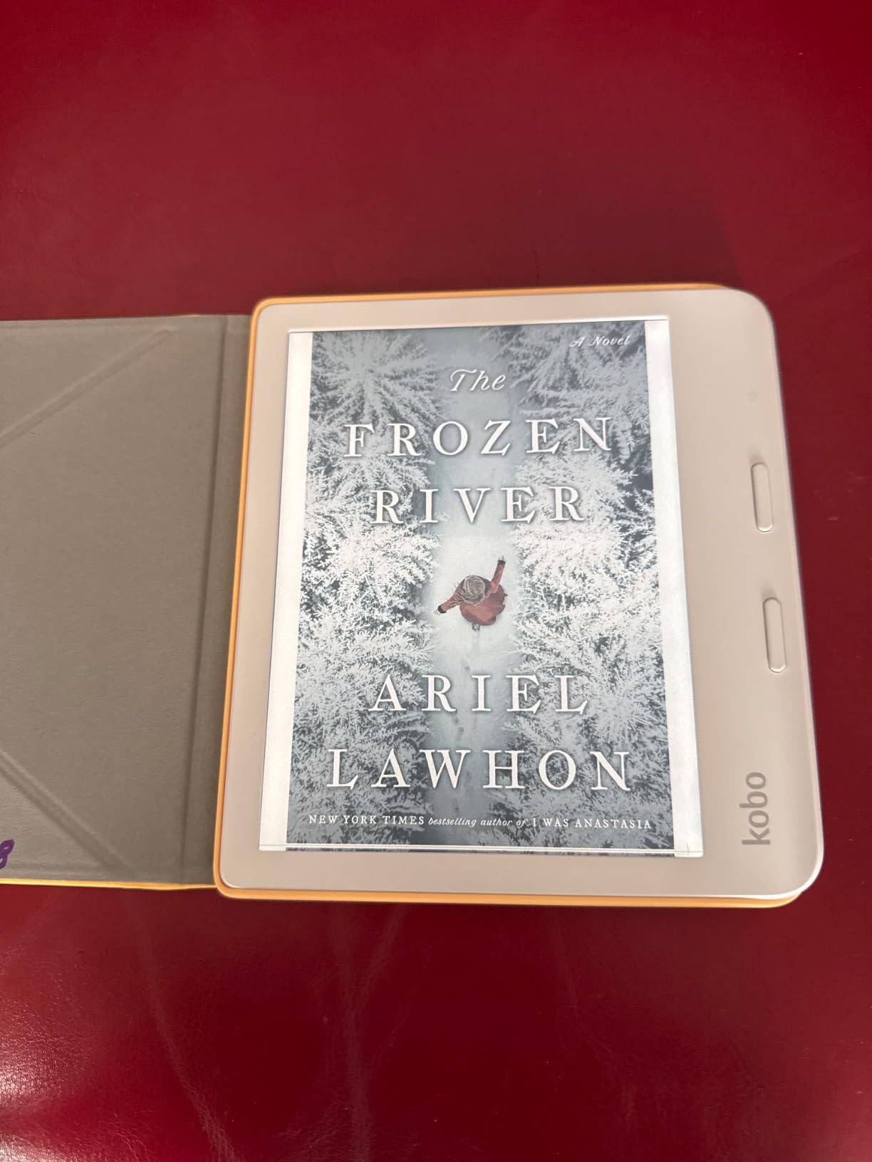 Kobo Libra Colour eReader, 7” Color E Ink, Waterproof, White customer photo 1