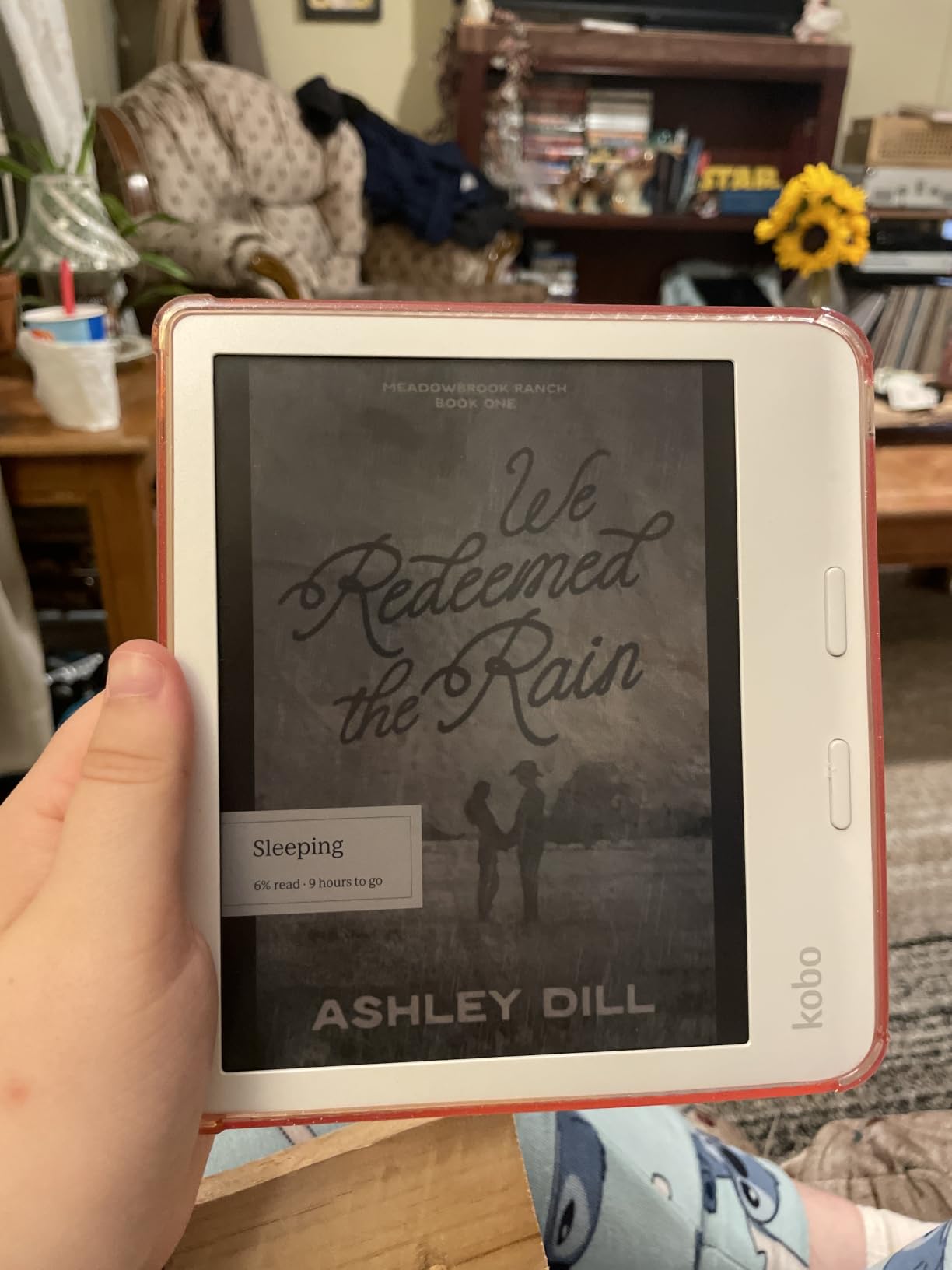Kobo Libra Colour eReader, 7” Color E Ink, Waterproof, White customer photo 2