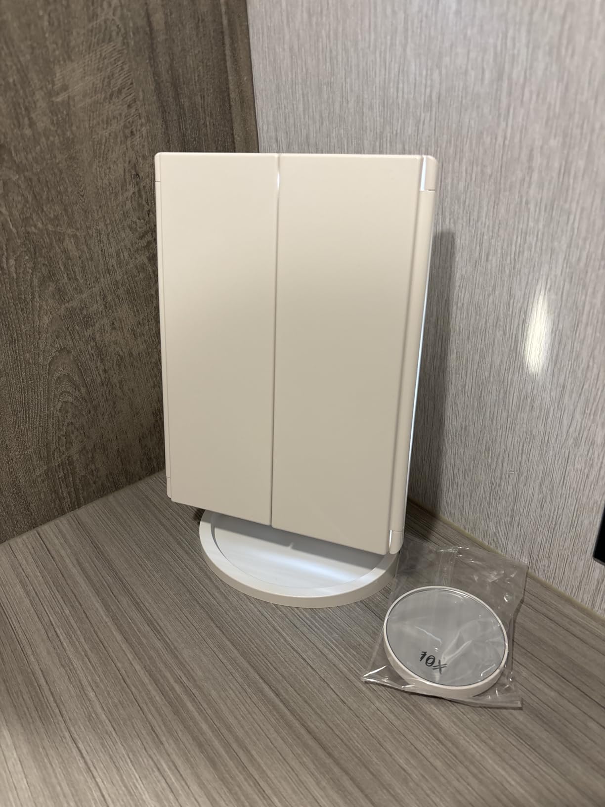 HUONUL 2X/3X/10X Magnifying Vanity Mirror with Light, Trifold Makeup Mirror customer photo 2