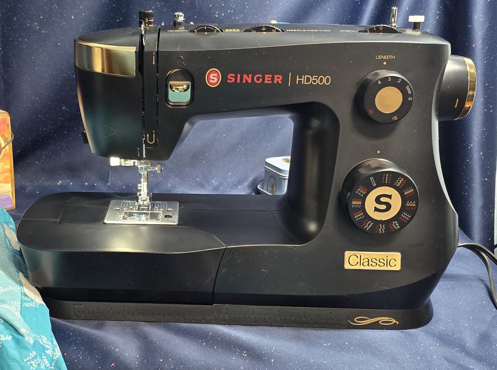 SINGER Heavy Duty 500 Classic High Speed Sewing Machine + Accessory Kit, 3 Built-In Stitches, 50% More Power, Metal Frame, 1-Step Buttonhole, LED Light customer photo 1