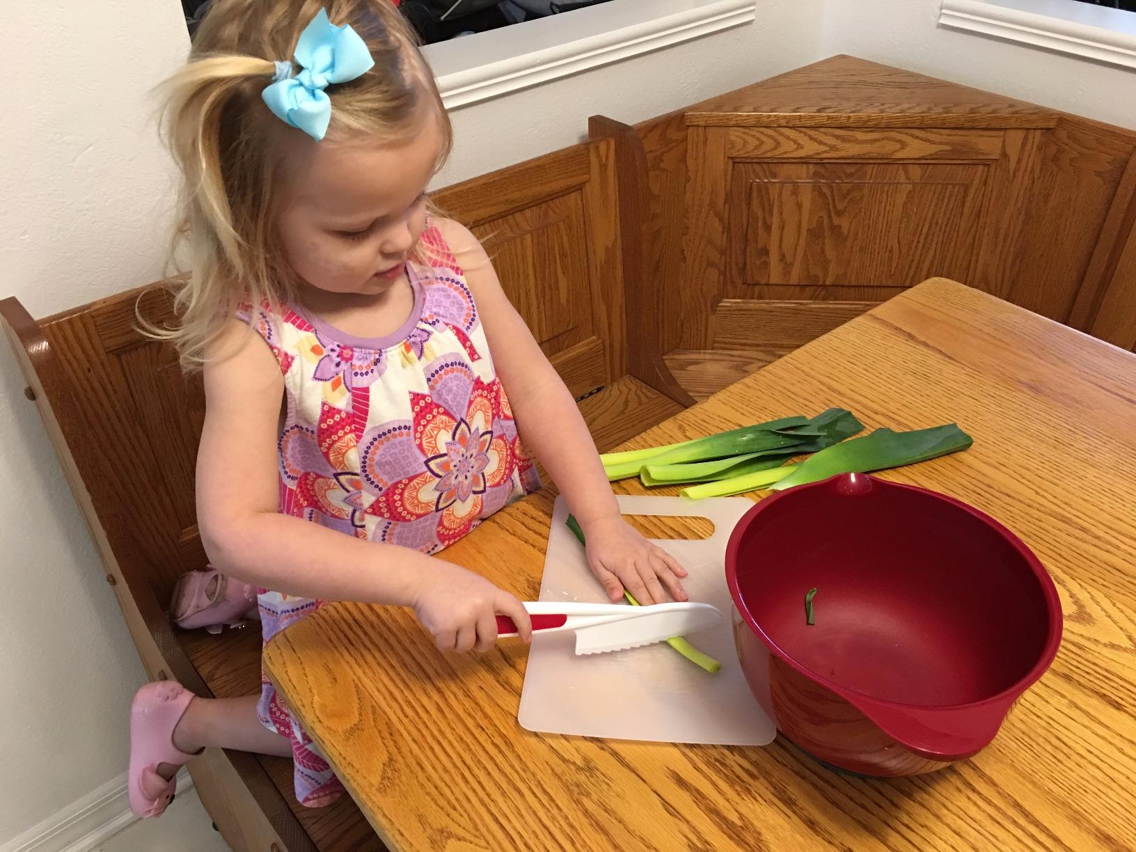 Starpack 'Finger Loving' Kid Safe Kitchen Knife Set of 3 - Kids Knife Set for Real Cooking - Serrated Edges Toddler Knives Set for 3+ Year Olds - Montessori Knive Set - BPA-Free Nylon Knives for Kids customer photo 2
