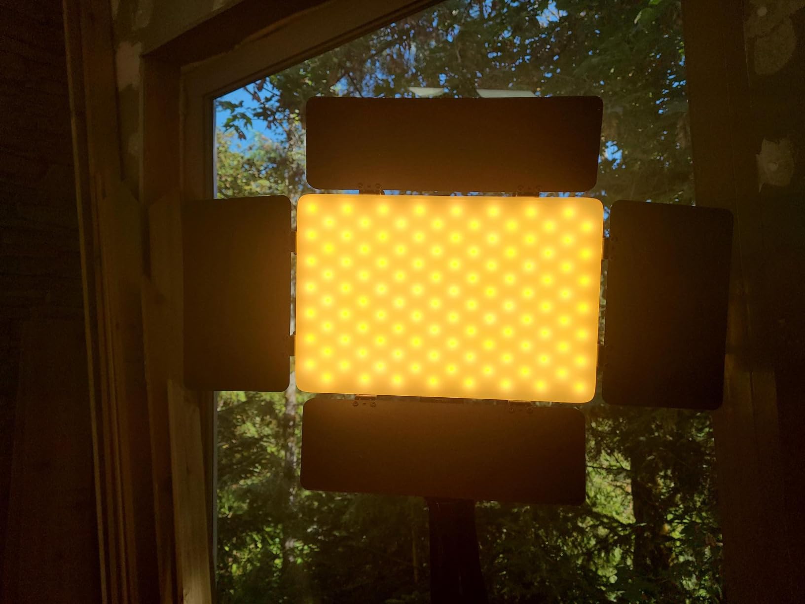 Unicucp Led Video Light Panel Light with Barn Doors, 4000mAh Rechargeable customer photo 1