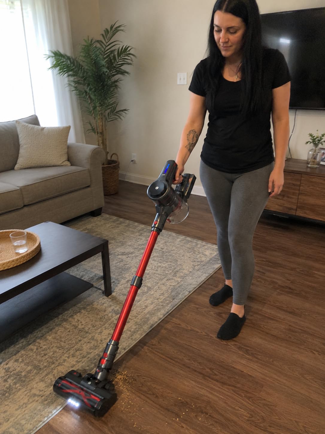 CHEBIO Lightweight Cordless Vacuum Cleaners for Home, Stick Vacuum Cordless Rechargeable with 45kPa Suction,45-Min Run,Anti-Tangle and Self-Stand, 6 in 1 Hardwood Vacuum Cleaner (red) customer photo 2
