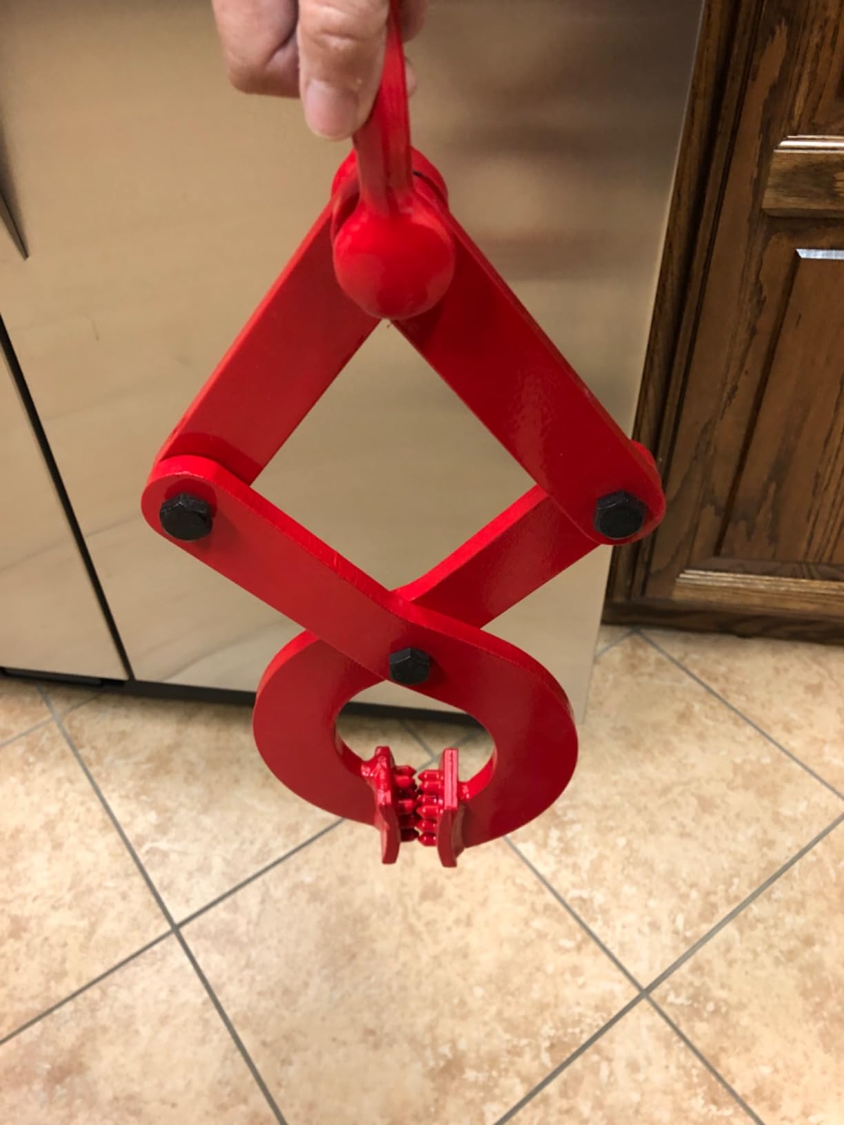 Fasmov Pallet Puller Clamp 1T/2205LBS Pallet Jack Puller Steel Single Scissor Hook Puller, 5.9 Inches Bigger Jaw Opening Pallet Grabber, Heavy Duty Steel Single Scissor for Pulling Pallets, Woods customer photo 1