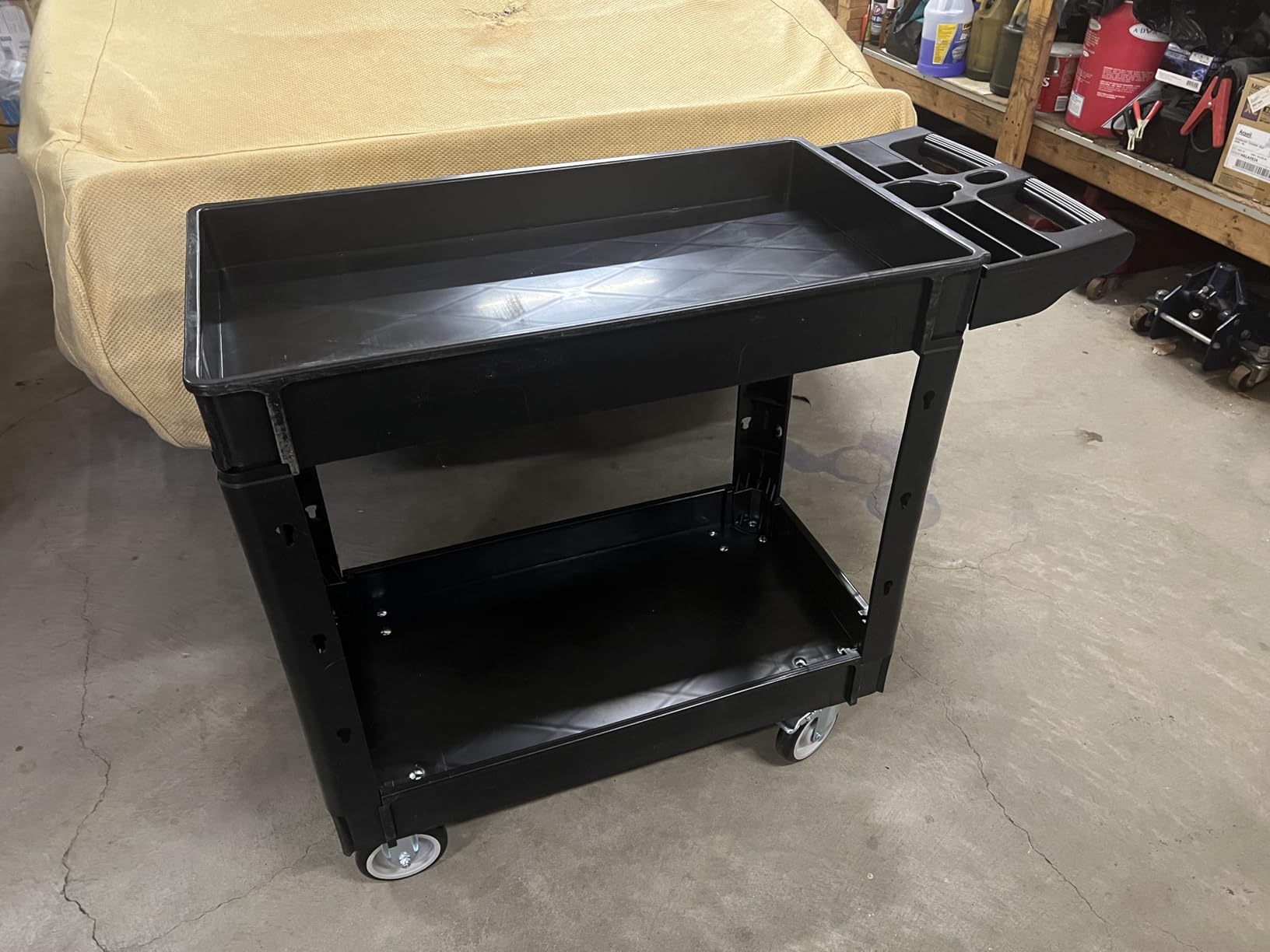 VEVOR Utility Service Cart, 2 Shelf 550LBS Heavy Duty Plastic Rolling Utility Cart, Medium Lipped Shelf, 360° Swivel Wheels, Ergonomic Storage Handle for Warehouse Garage, Black customer photo 2