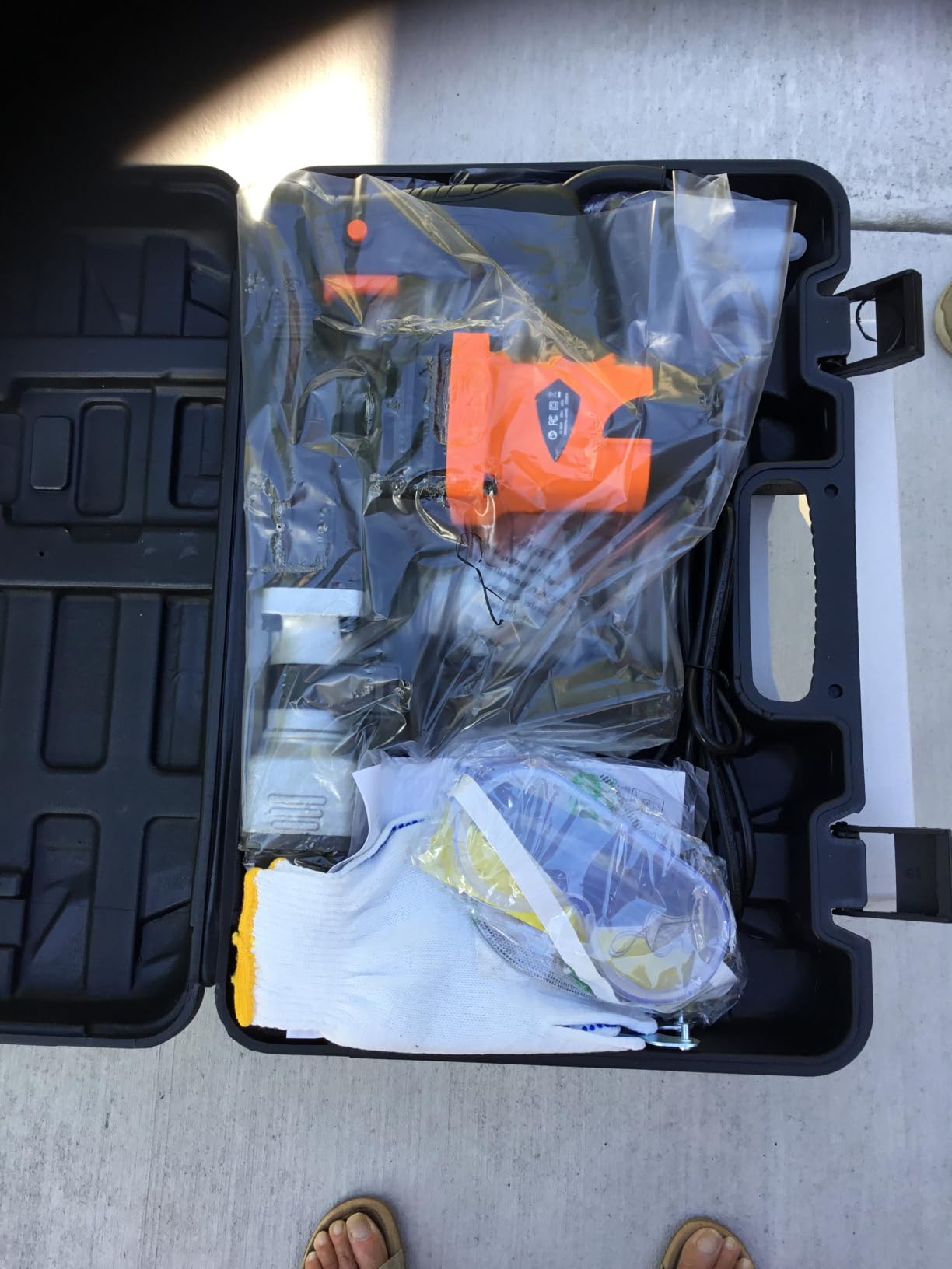 VEVOR Electric Demolition Hammer, 1400W Heavy Duty Jackhammer with 2 Chisel Bits and Carrying Case, 2900 BPM for Breaking Concrete, Includes Black Gloves customer photo 1