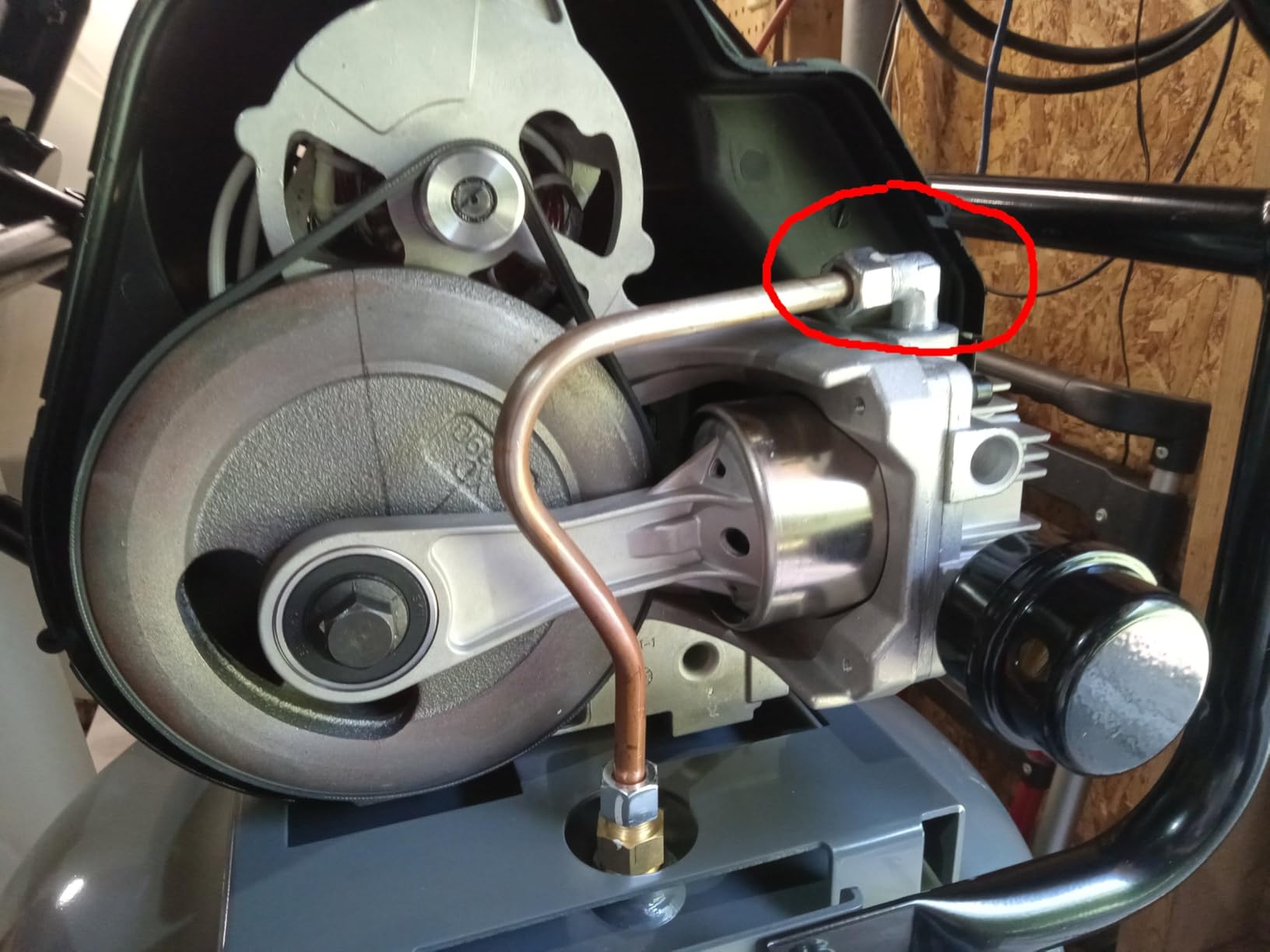 Klutch 29-Gallon Air Compressor, 2.5 HP, 120V, 175 PSI, 5.1 CFM at 90 PSI customer photo 2