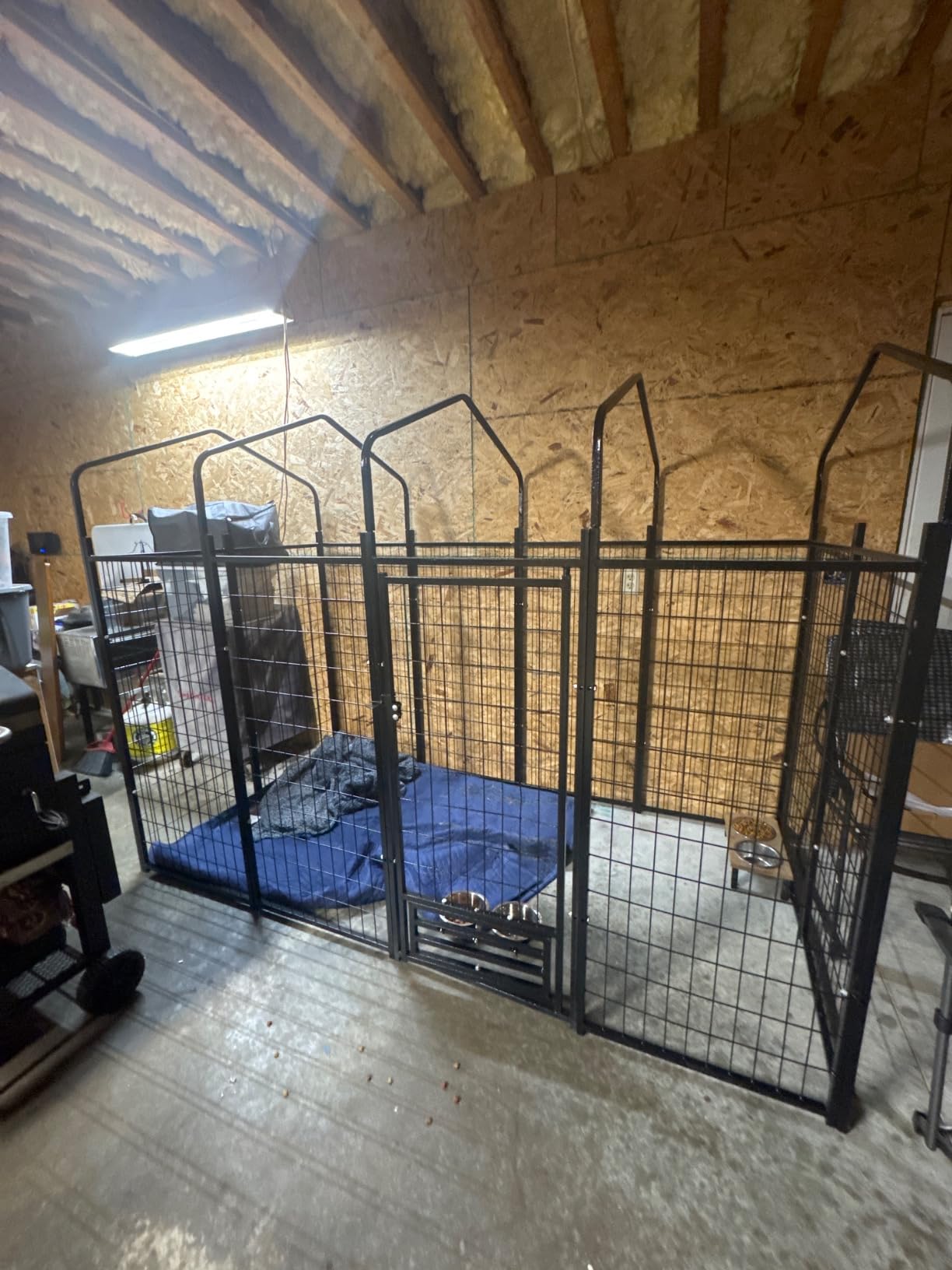 HITTITE 8x4x6 FT Large Outdoor Dog Kennel, Expandable Modular Dog Kennel Outside with Rotate Feeding Door, Heavy Duty Welded Wire Steel Dog Run Dog Playpen Fence with Black Roof Cover for Backyard customer photo 1