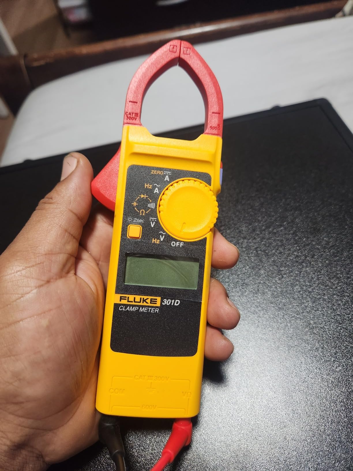 Fluke-301D/ESP, 600A AC/DC Clamp Meter with Slim Body and Thin Jaw Arm customer photo 1