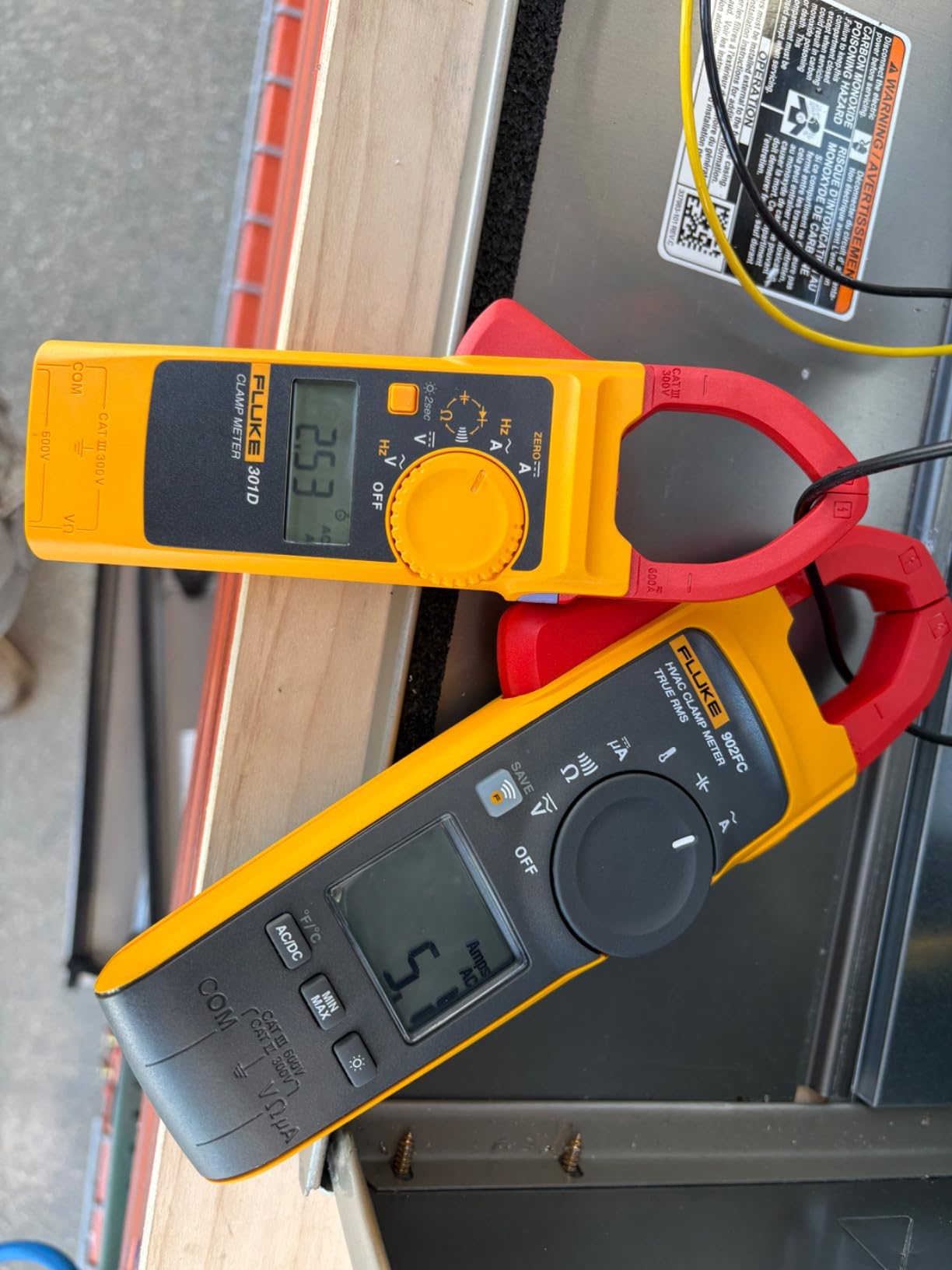 Fluke-301D/ESP, 600A AC/DC Clamp Meter with Slim Body and Thin Jaw Arm customer photo 2