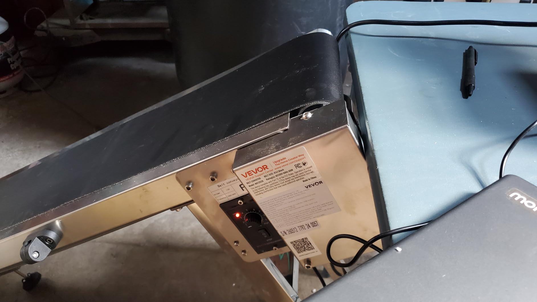 VEVOR PVC Belt Conveyor 47″x 7.8″, Electric PVC Conveyor 110V Adjustable Automatic Speed, Conveyor Machine with Double Guardrail, in Stainless Steel, Industrial Transport Equipment customer photo 2