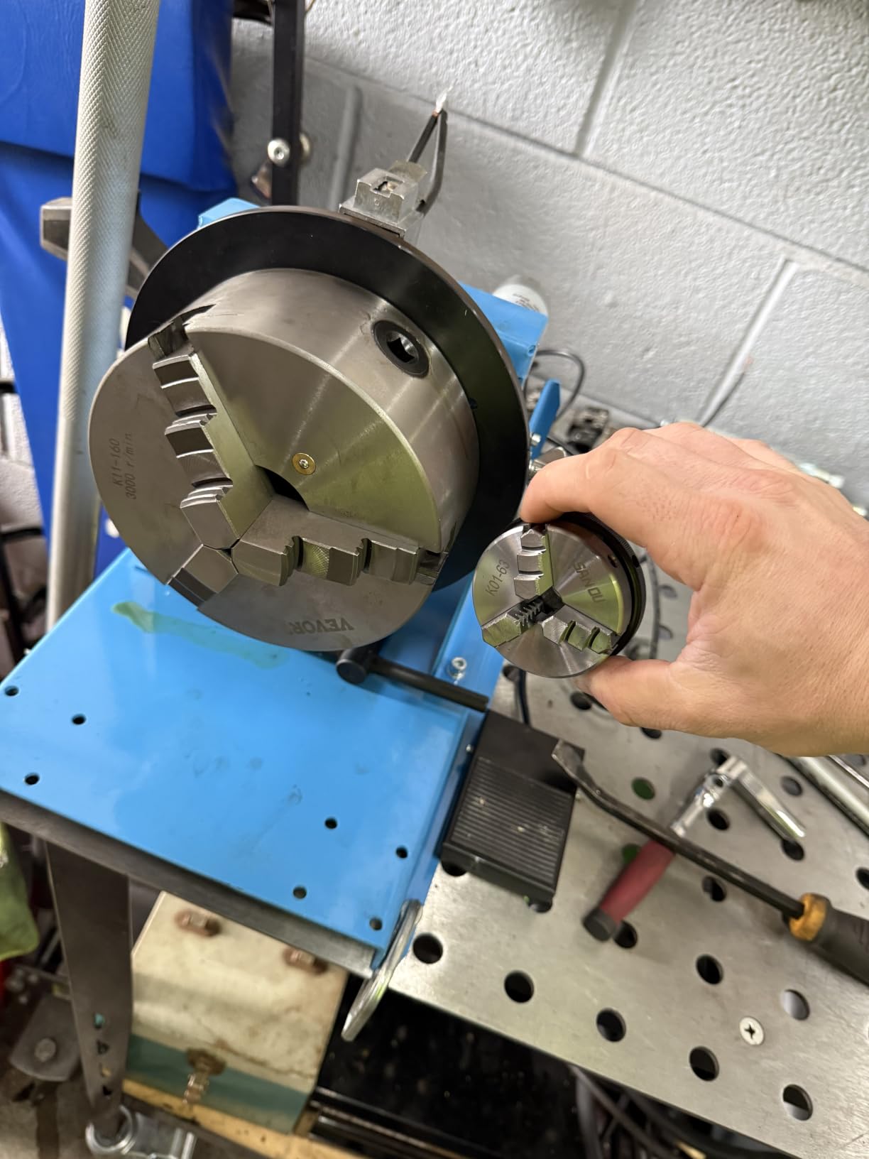 VEVOR Rotary Welding Positioner 10KG, 1-12 RPM 20W, Adjustable 0-90° Turntable with 8.1 Inch 3-Jaw Chuck, Compact Welder Machine for Precision Cutting, Grinding, Assembly, and Testing customer photo 1