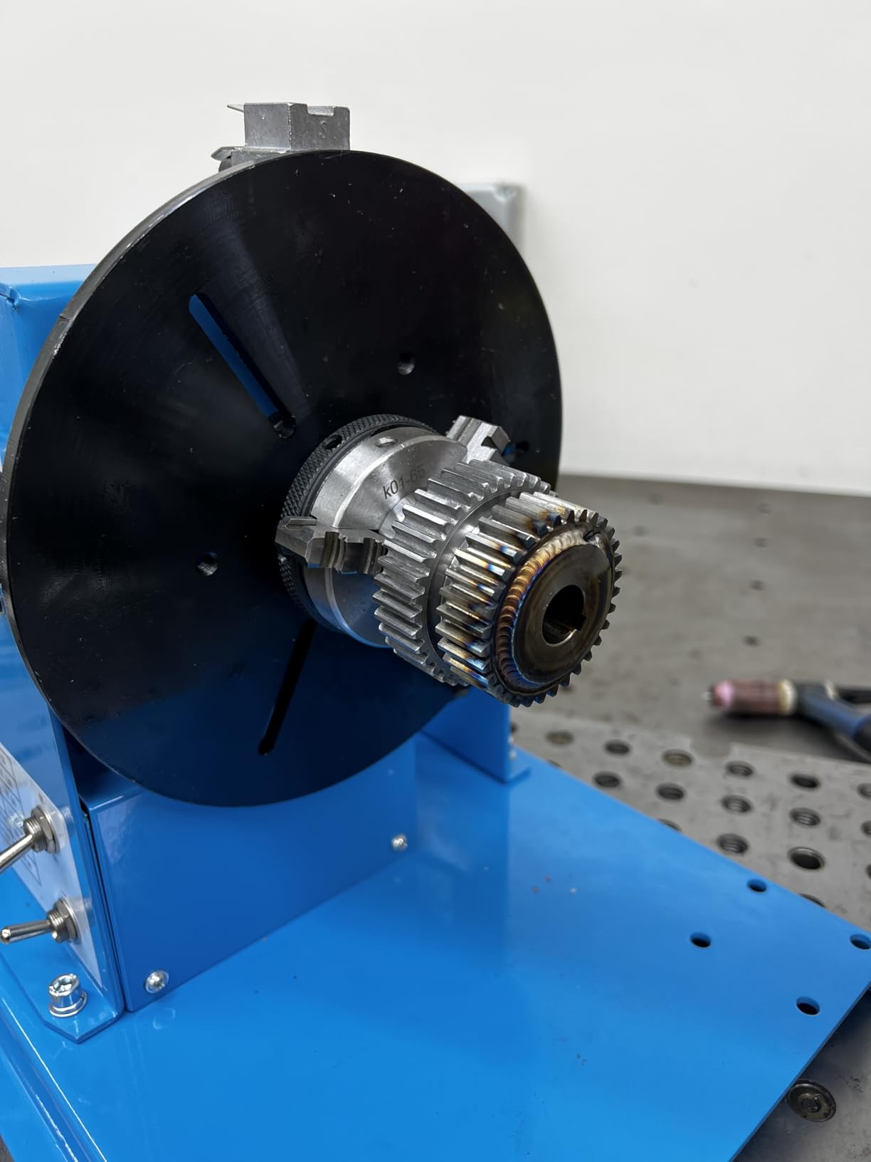 VEVOR Rotary Welding Positioner 10KG, 1-12 RPM 20W, Adjustable 0-90° Turntable with 8.1 Inch 3-Jaw Chuck, Compact Welder Machine for Precision Cutting, Grinding, Assembly, and Testing customer photo 2