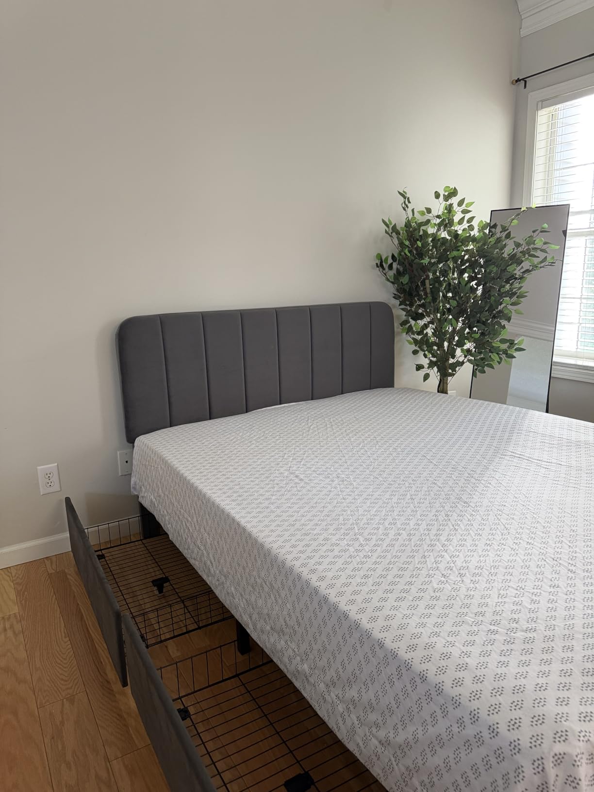VECELO Twin Size Upholstered Bed Frame with Drawer and Headboard, Velvet Platform Storage Bedframe, Wooden Slats Support, No Box Spring Needed,Pink customer photo 2