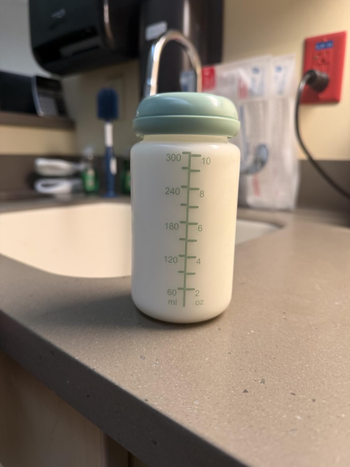Momcozy Natural Baby Bottles, Wide-Neck, BPA Free Breast Milk Container customer photo 1