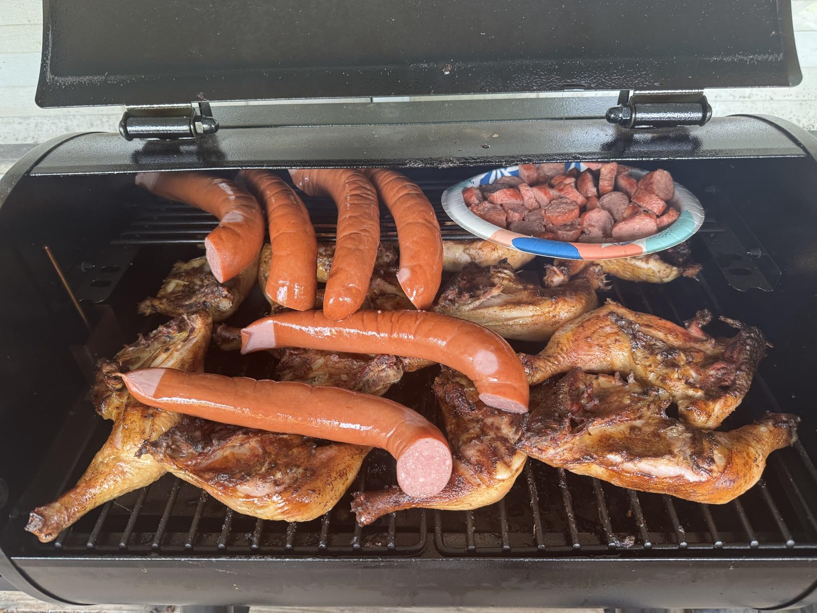 Electric Pellet Smoker Grill 565 SQ.IN Cook Area Pellet Smoker with Auto Feed & PID Controller 500°F Max Temperature 8 in 1 BBQ Grill with Meat Probe & Side Table with Hooks Perfect for Outdoor BBQ customer photo 2