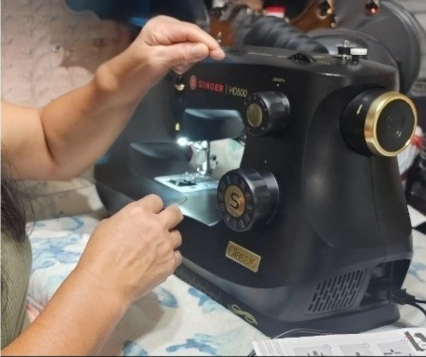 SINGER Heavy Duty 500 Super Bundle Sewing Machine with Carrying Case, 23 Built-In Stitches, High Speed Motor, 1-Step Buttonhole, Metal Frame, LED Light customer photo 2