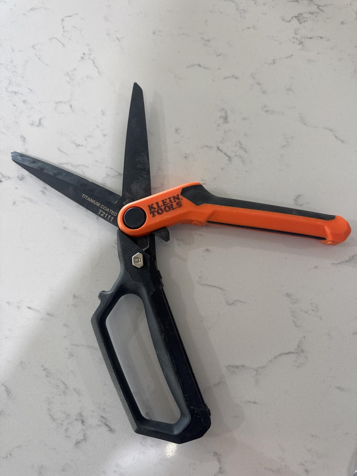 Klein Tools T2110 Titanium-Coated Professional Scissors, Stainless Steel Shears for Cutting Sheet Metal, Leather, and Heavy-Duty Materials, 10-Inch customer photo 1