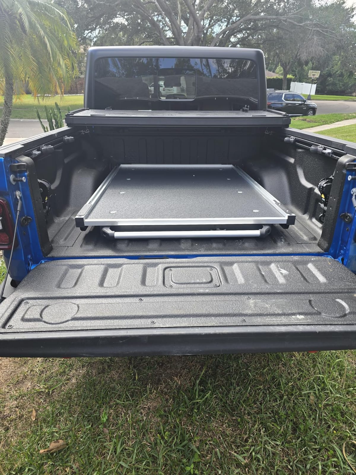 VEVOR Sliding Truck Bed Organizer, 63 x 47-Inch Heavy Duty Truck Bed Storage Drawer with 1000 lbs Capacity, Features 6 Movable Rings for Securing, 2-Postion Slide Out Tray for Pickup Trucks, Black customer photo 2