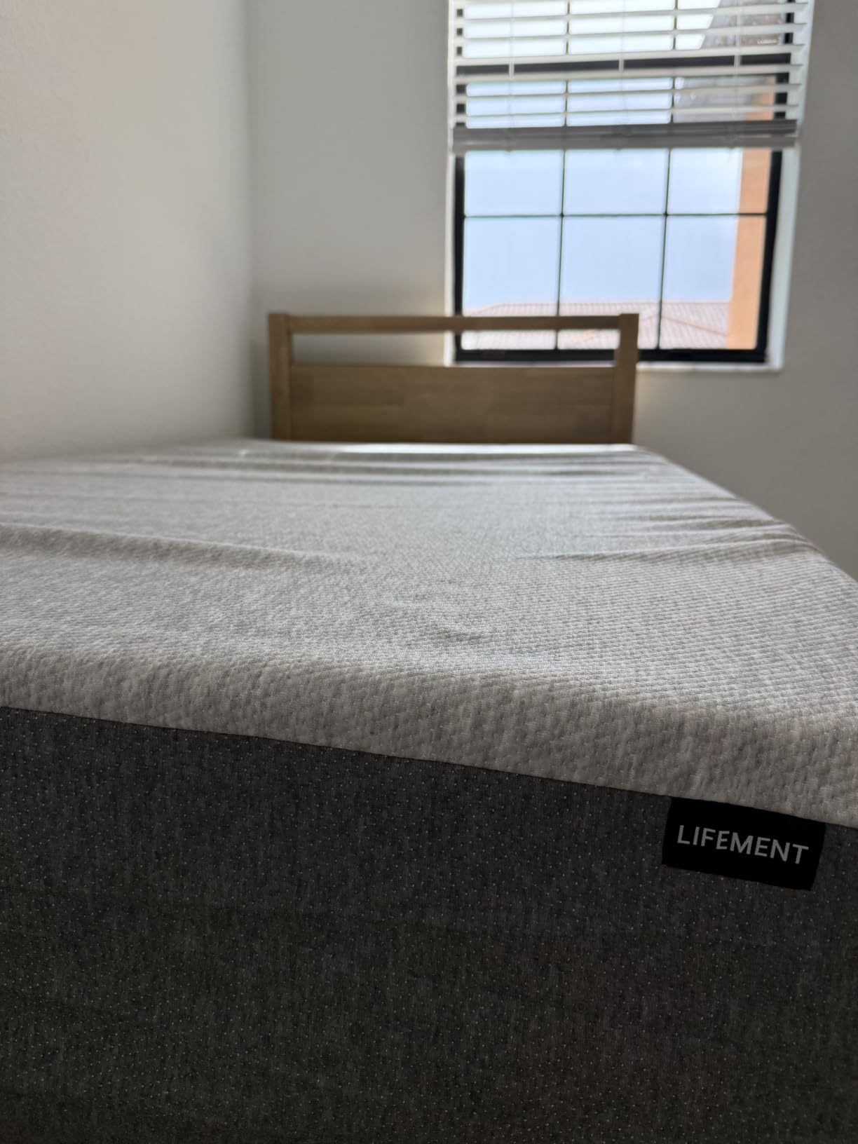 LIFEMENT Twin Mattress for Kids, 6 Inch Twin Bed Mattress, Basic Copper Cooling Gel Memory Foam Mattress in a Box, Pressure Relief with Medium Firm Support, CertiPUR-US Certified, 75''L x 39''W customer photo 2