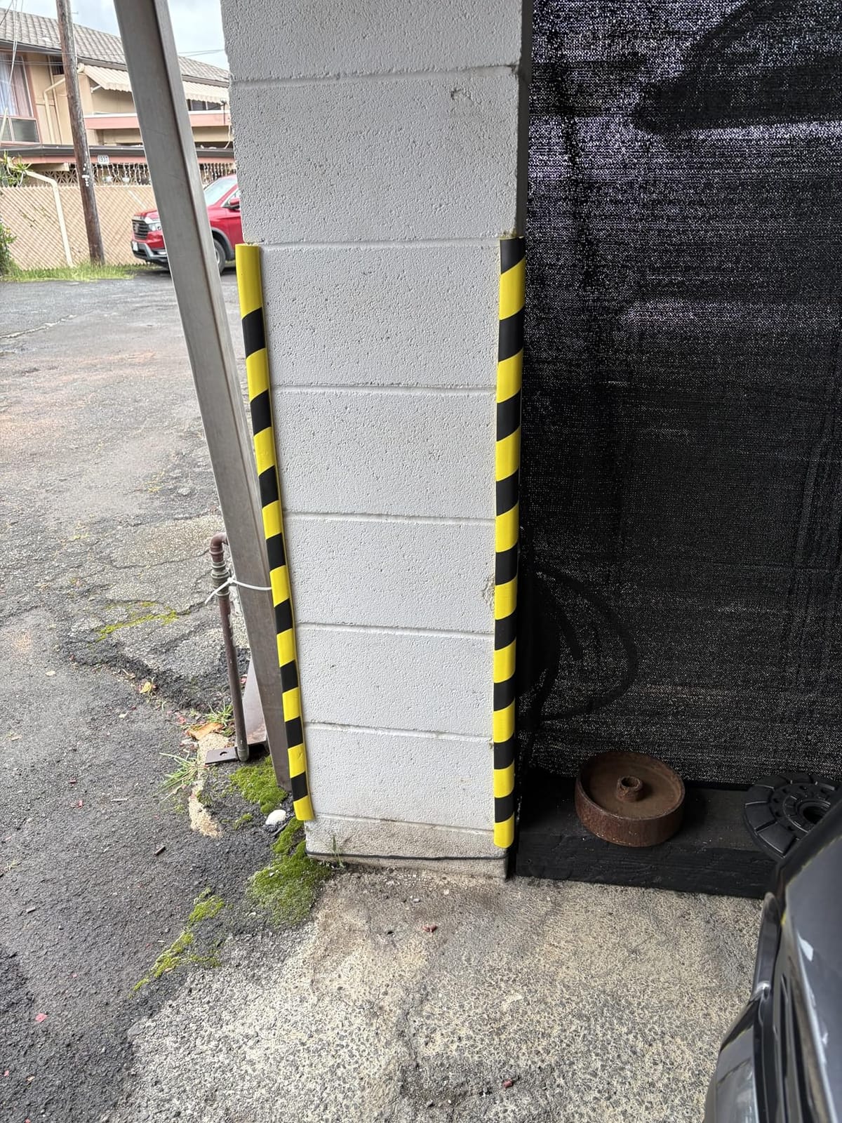 Wall Edge Corner Guards, 196.9in/5m Yellow Black Safety Bumpers, Self-Adhesive Foam Protector Padding, Warehouse Racks, Shelves, Garage & Equipment Protection customer photo 1
